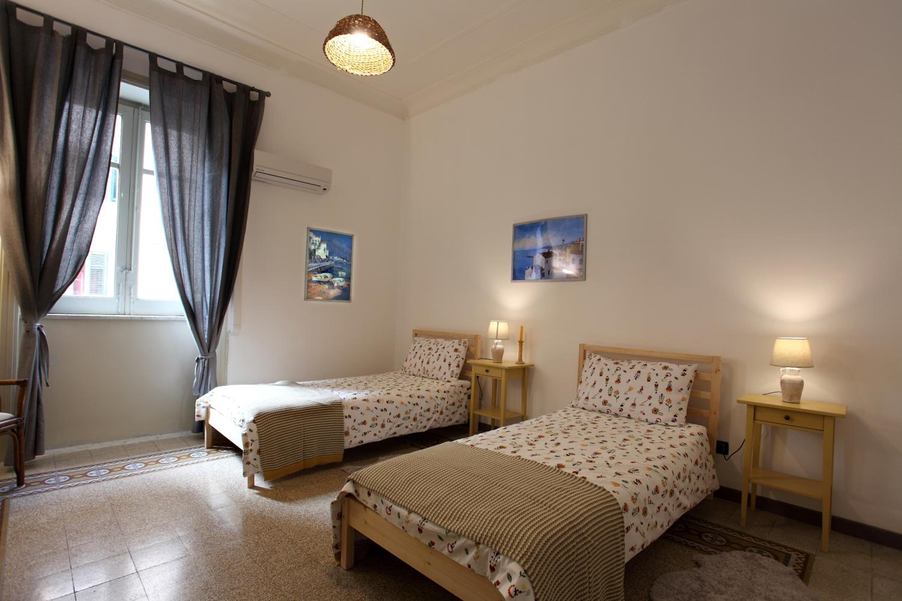 Apartment with Terrace - Photo 36