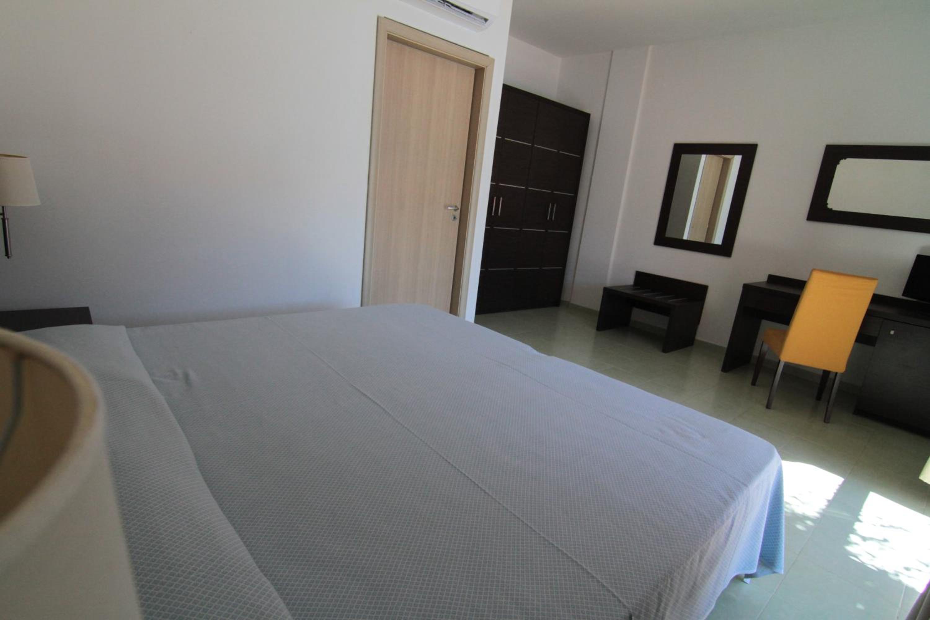 Standard Double or Twin Room - Photo 18