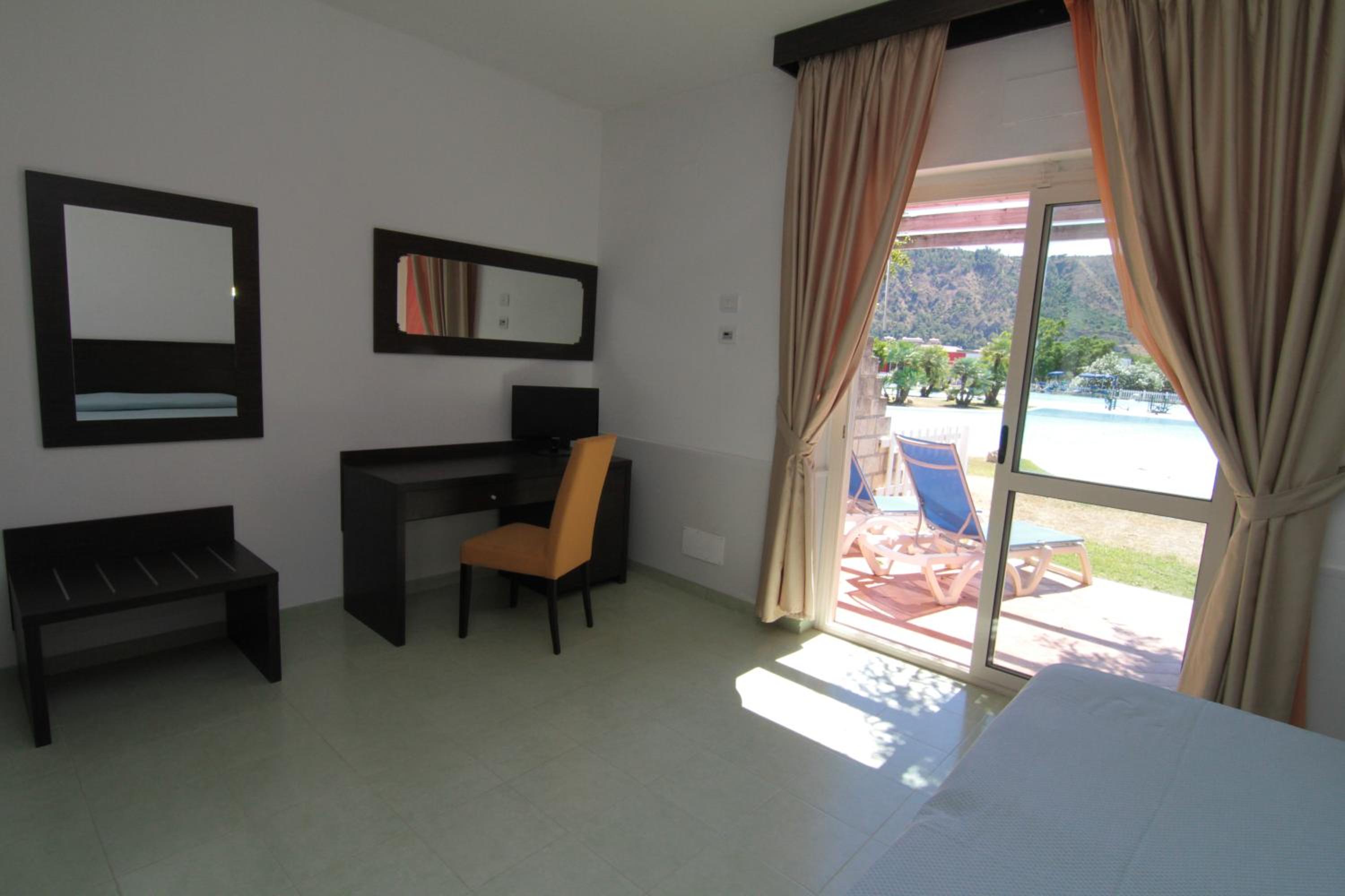Standard Triple Room - Photo 9