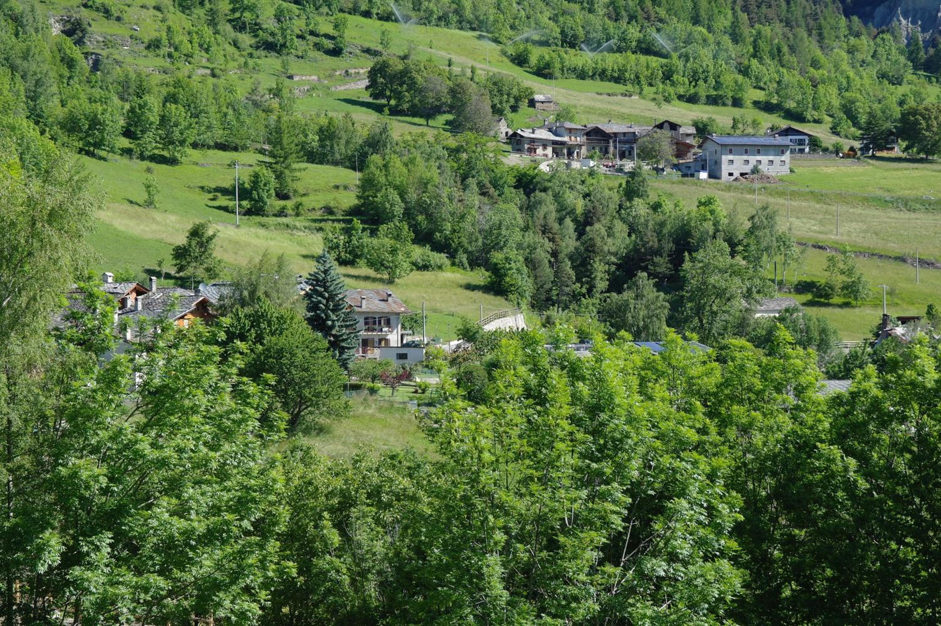 One-Bedroom Apartment with Balcony and Mountain View   - Photo 7