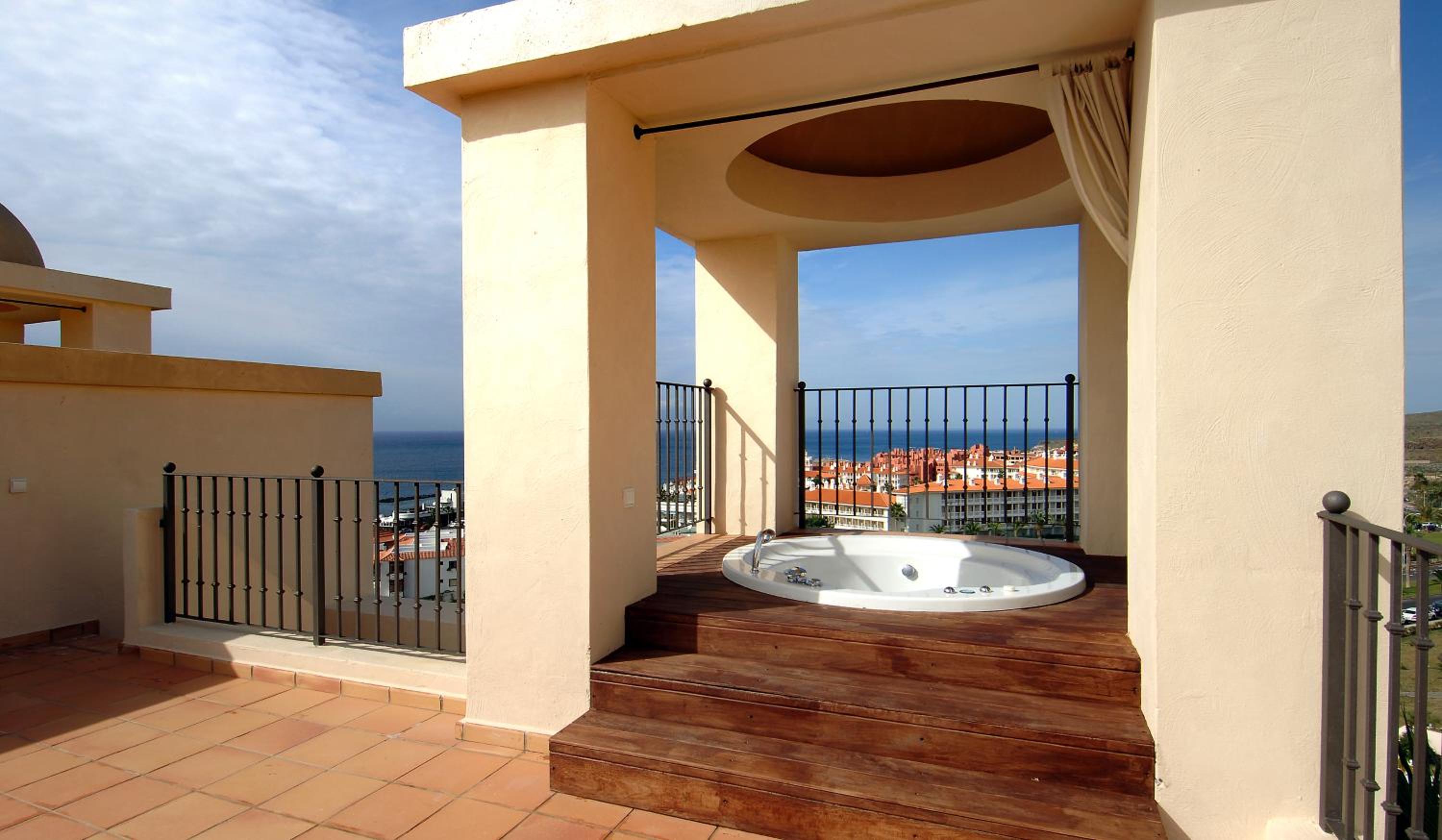 Deluxe Villa Solarium with Ocean View thumbnail 6