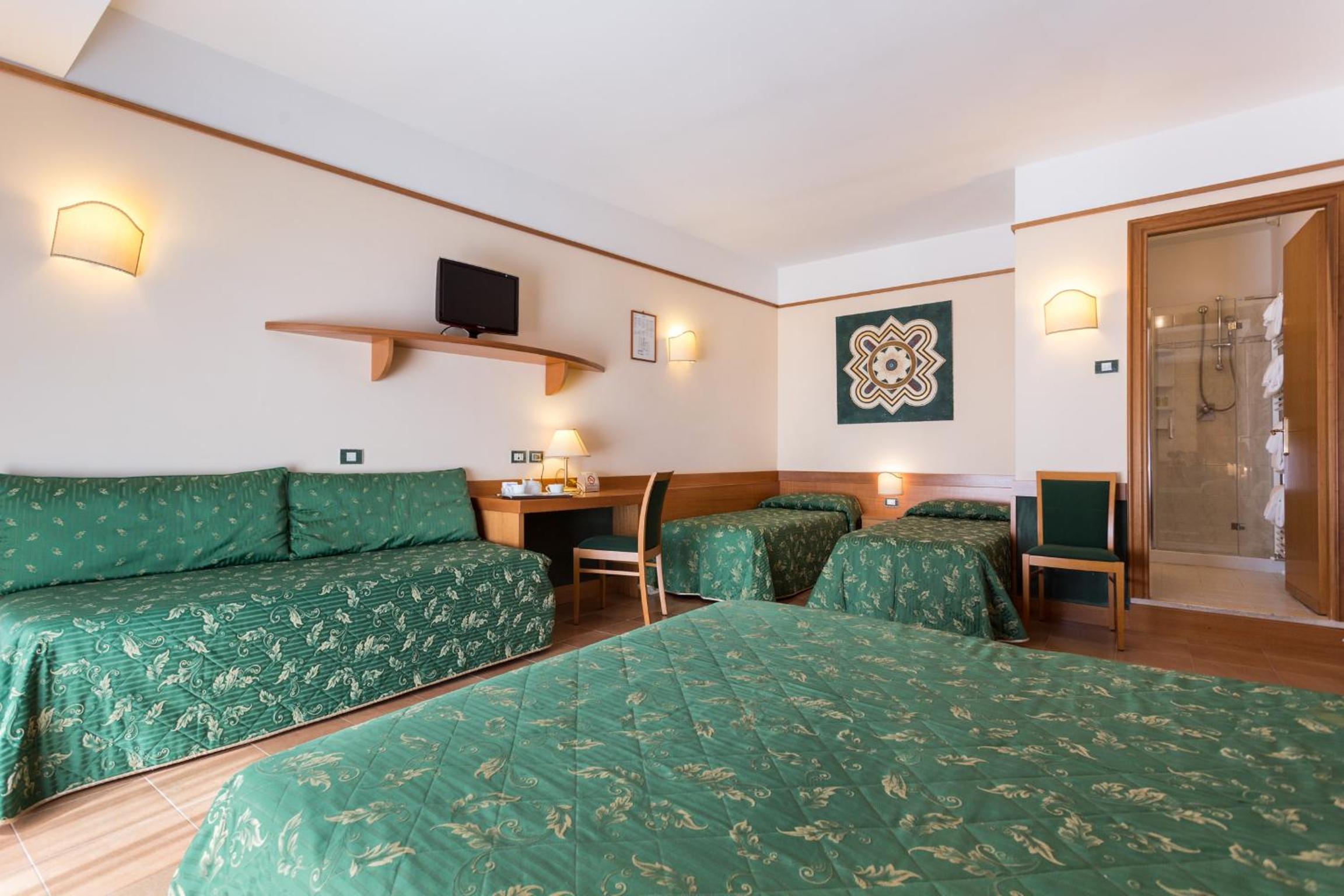 Standard Quadruple Room - Photo 4
