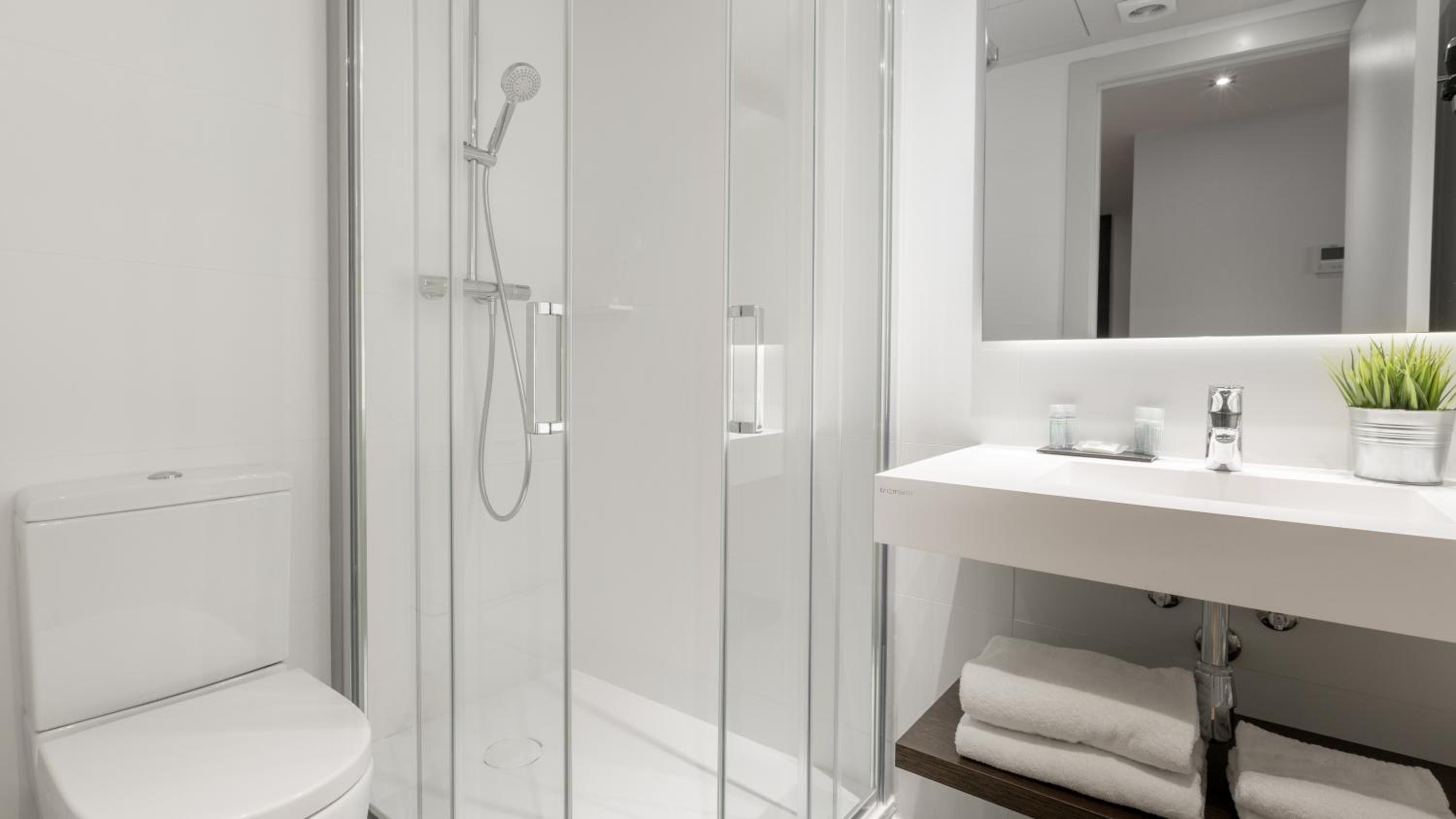 Twin Room with Ramblas view photo 3