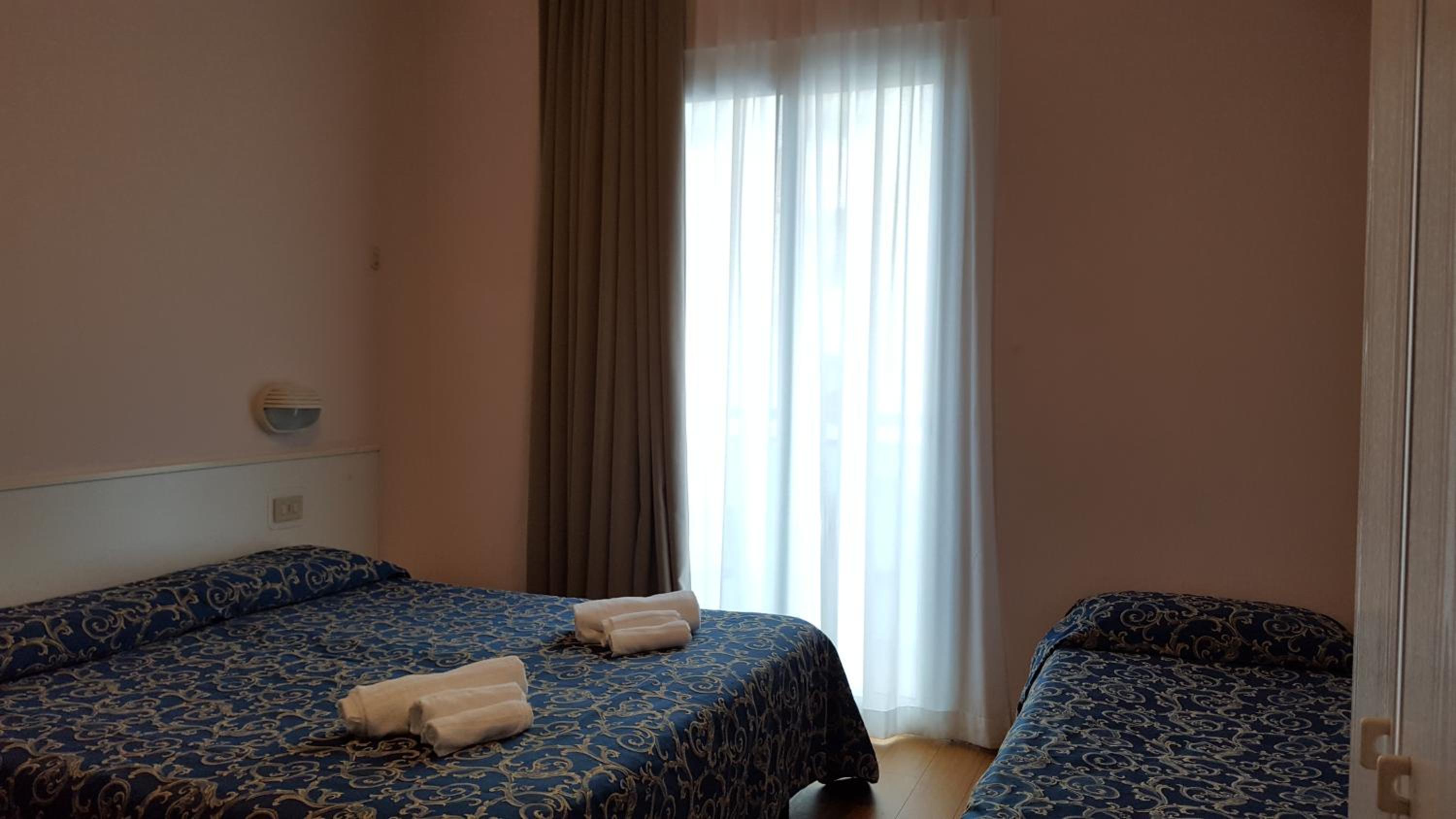 Economy Triple Room