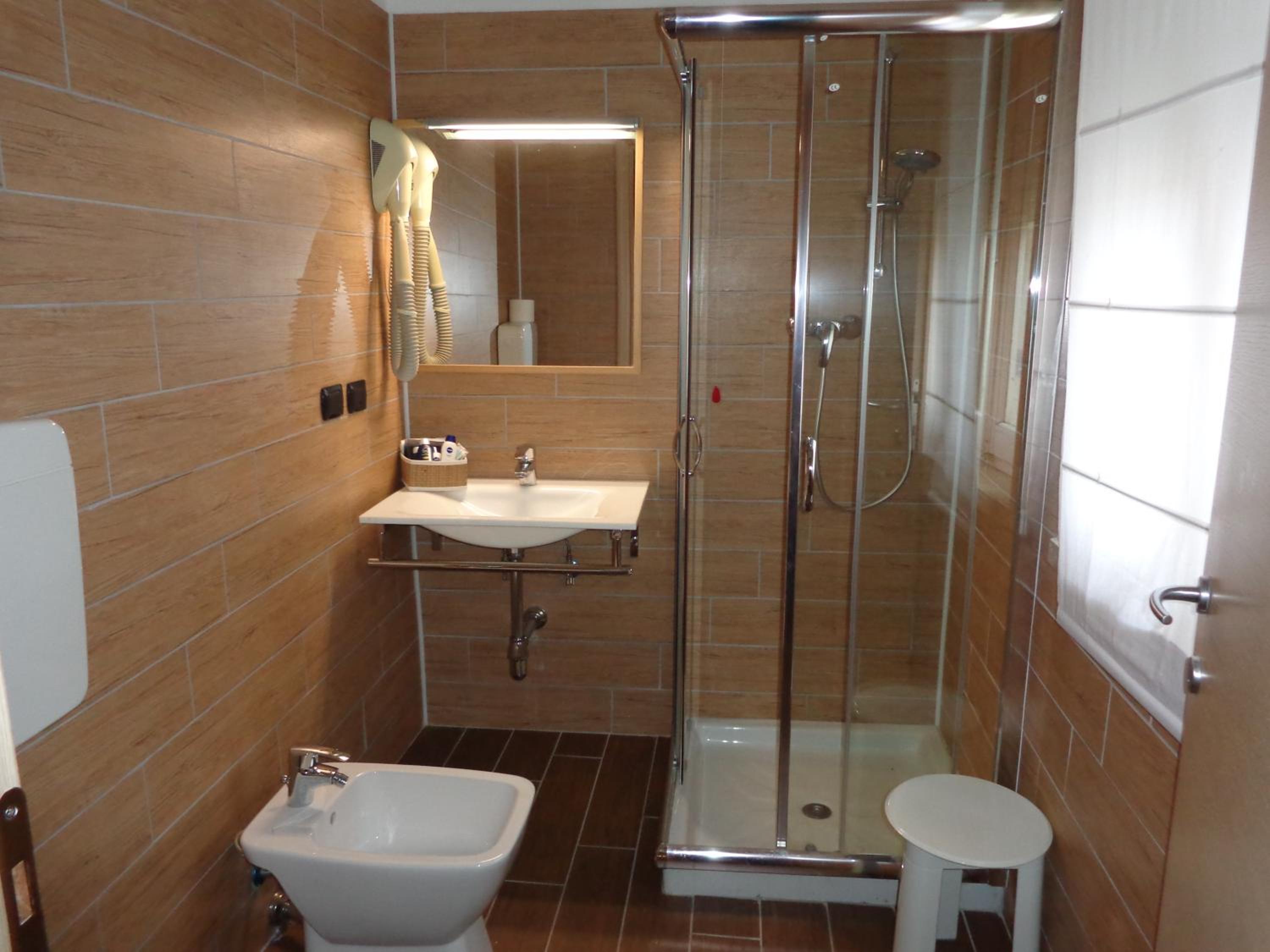 Twin Room - Photo 4