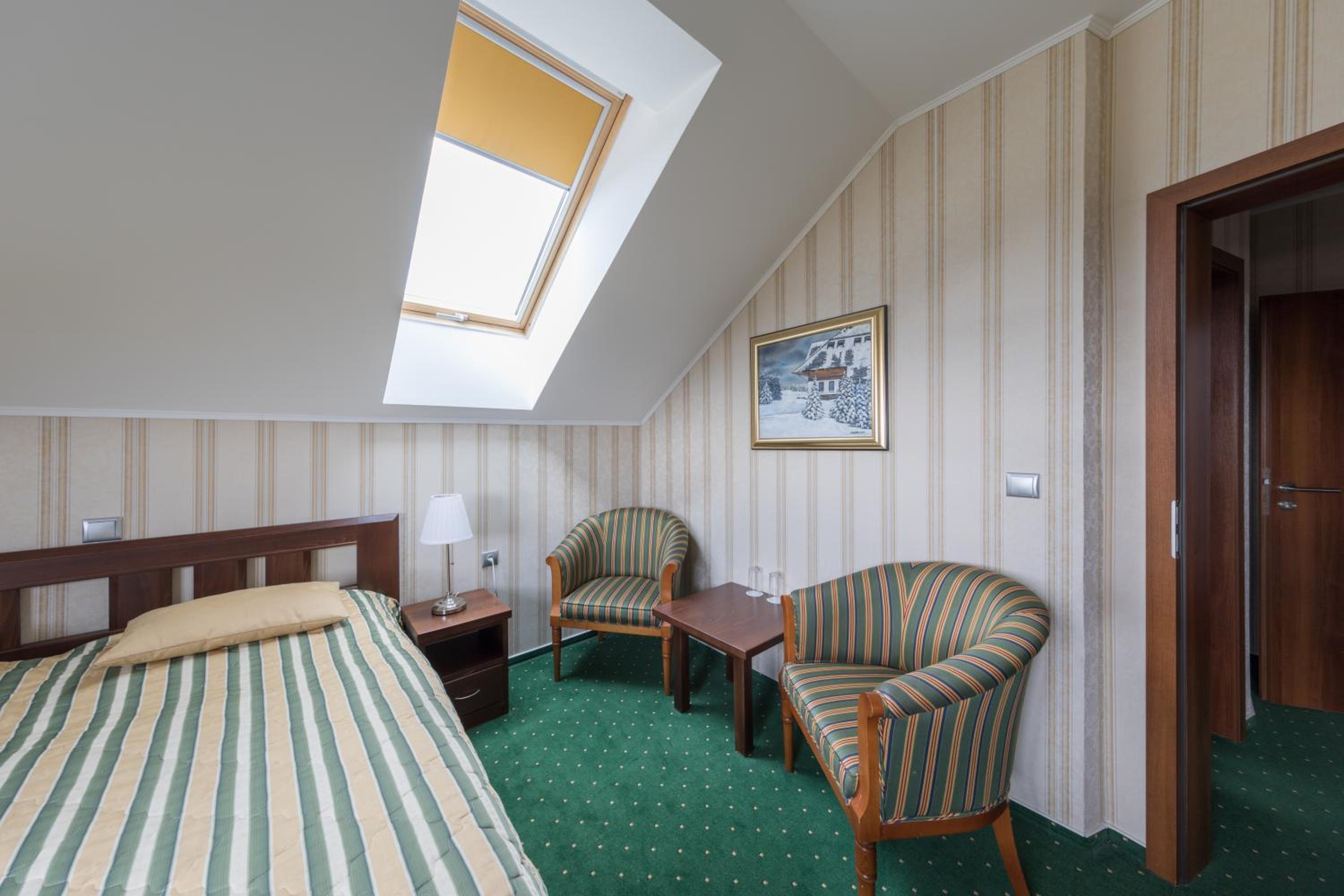 Deluxe Double or Twin Room - Photo 3