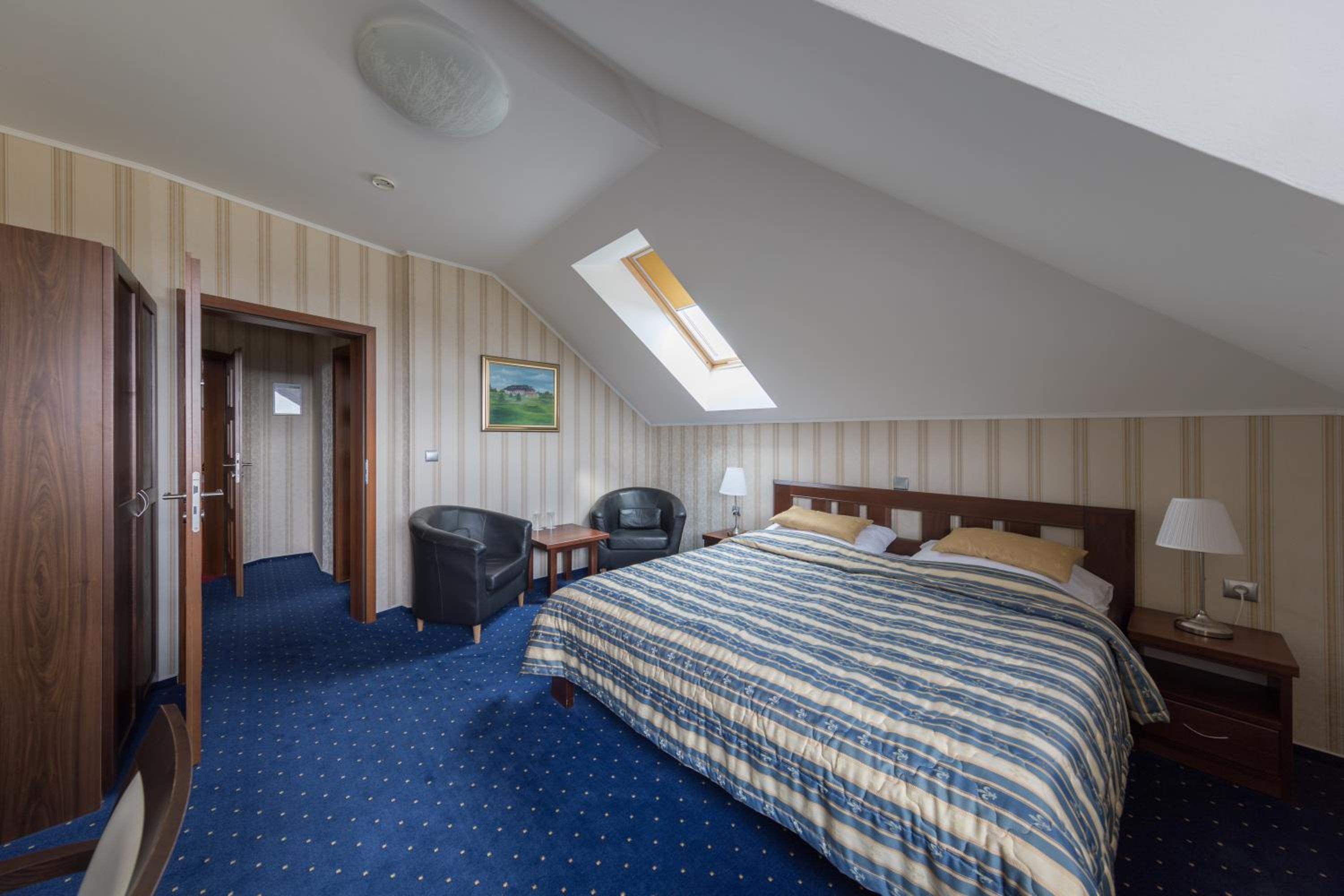 Deluxe Double or Twin Room - Photo 6