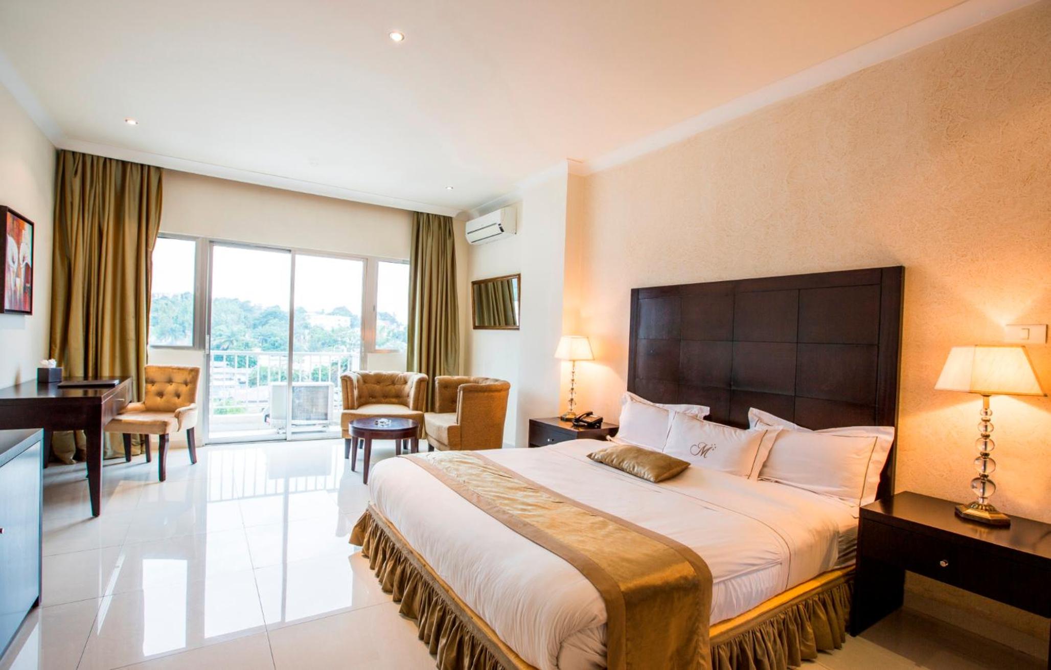 Deluxe Double Room with Balcony photo 3