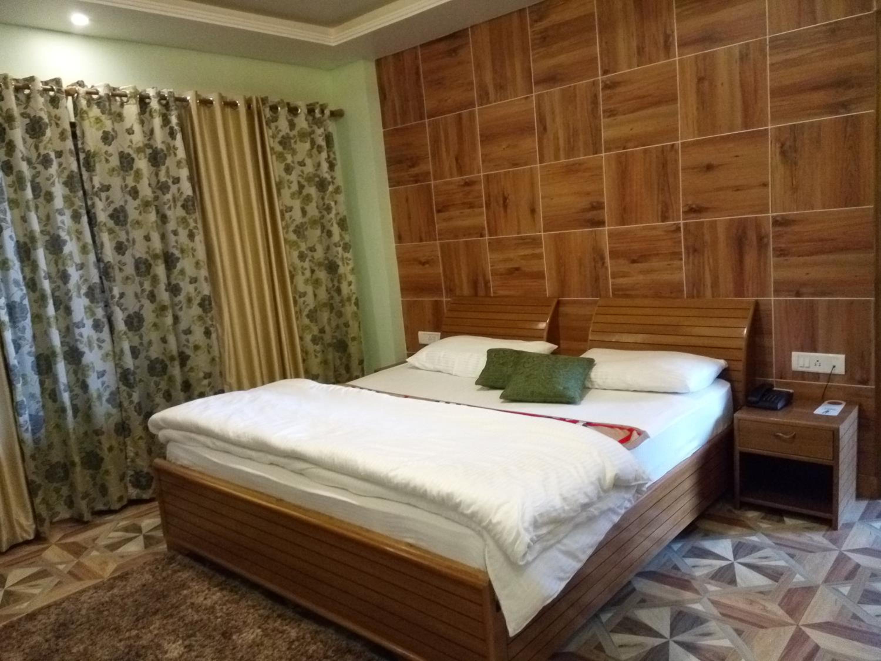 Deluxe Room - Photo 3