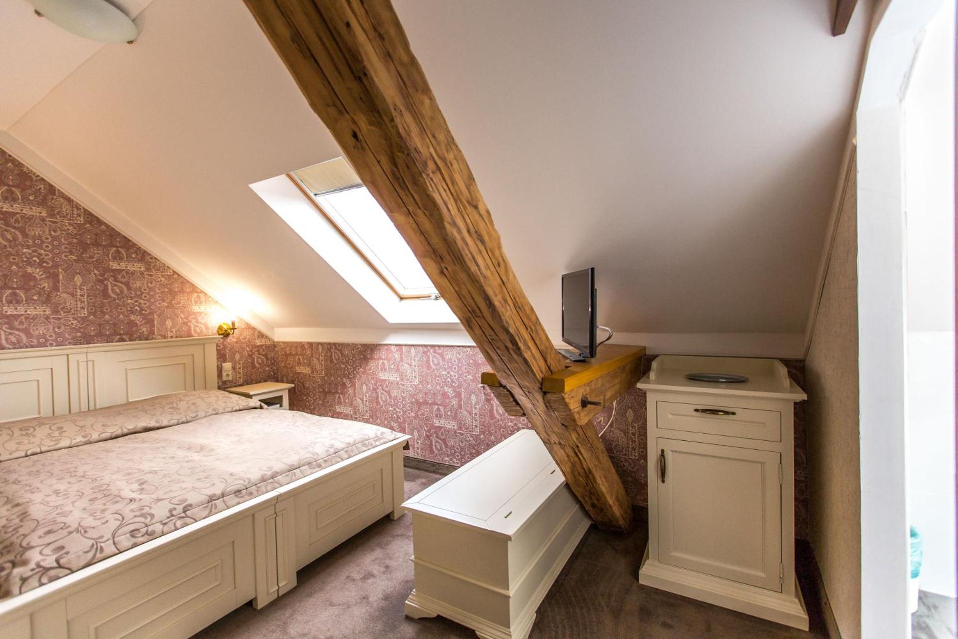 Standard Double or Twin Room - Attic - Photo 1