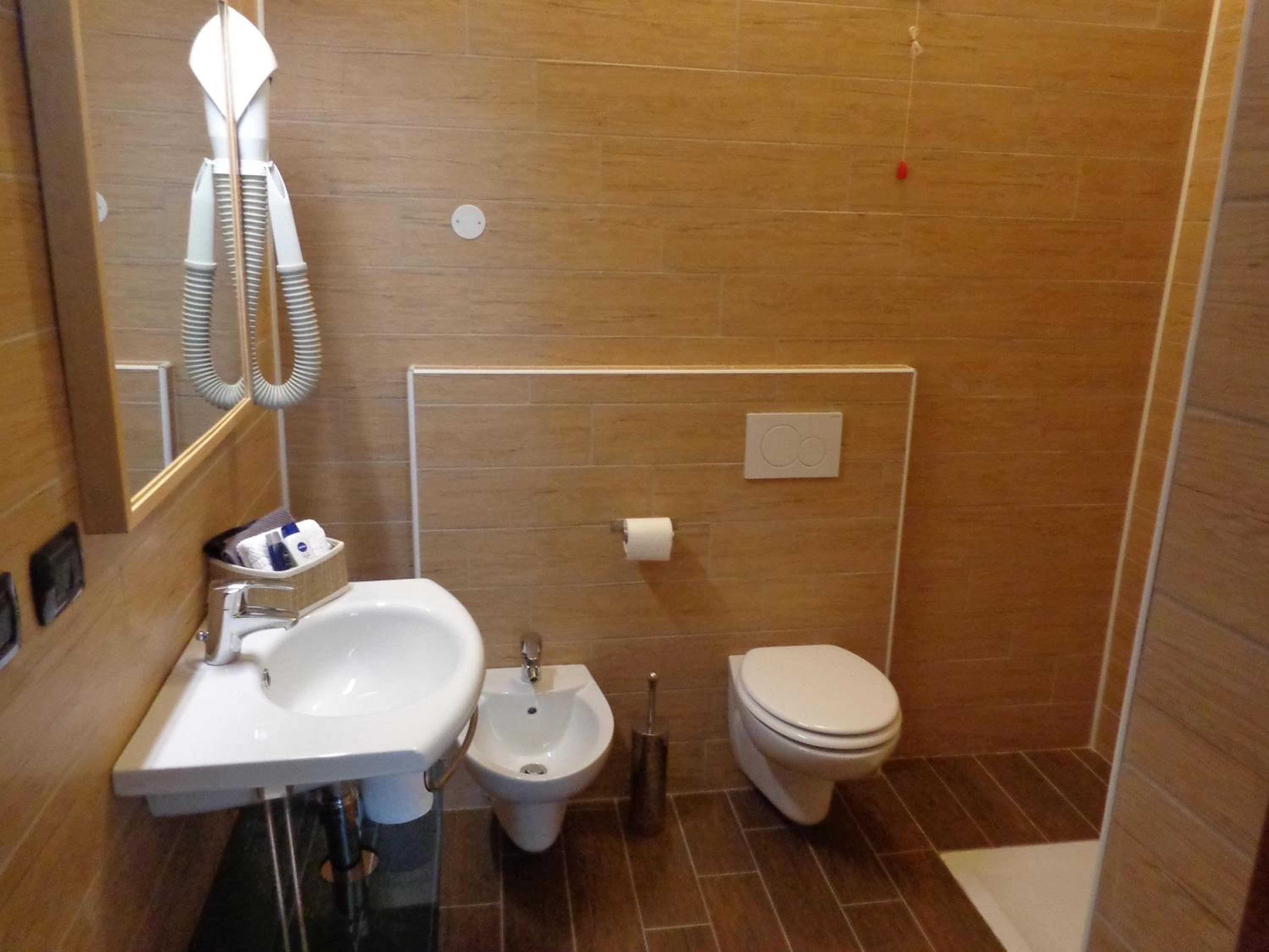 Double Room - Photo 4