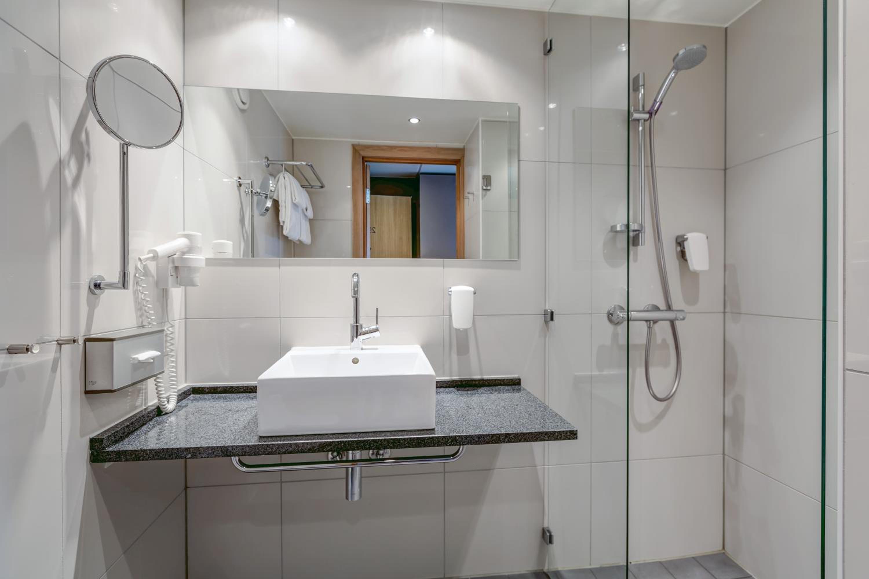 Standard Double or Twin Room - Photo 2