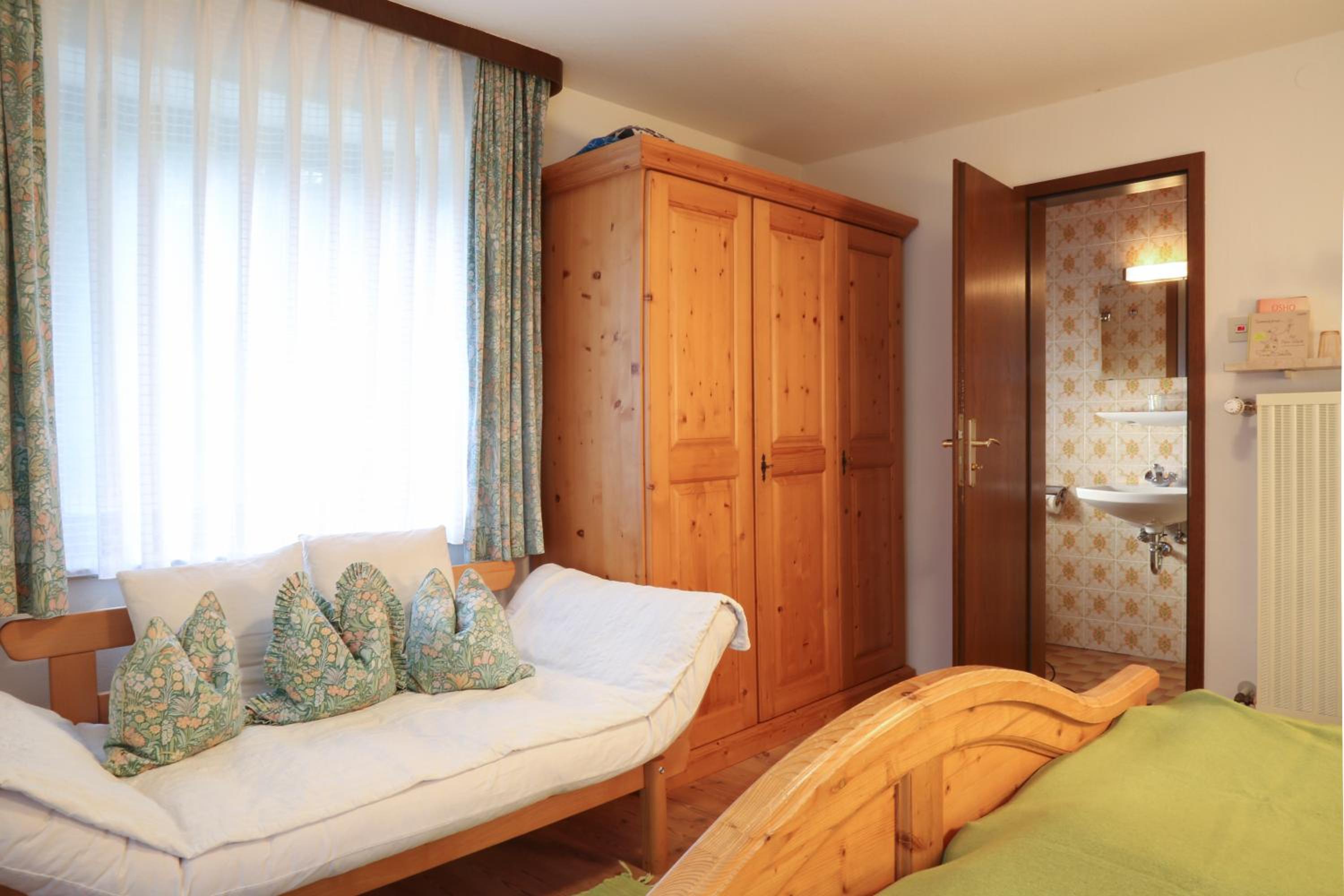 Double Room with sleeping couch and balcony photo 3