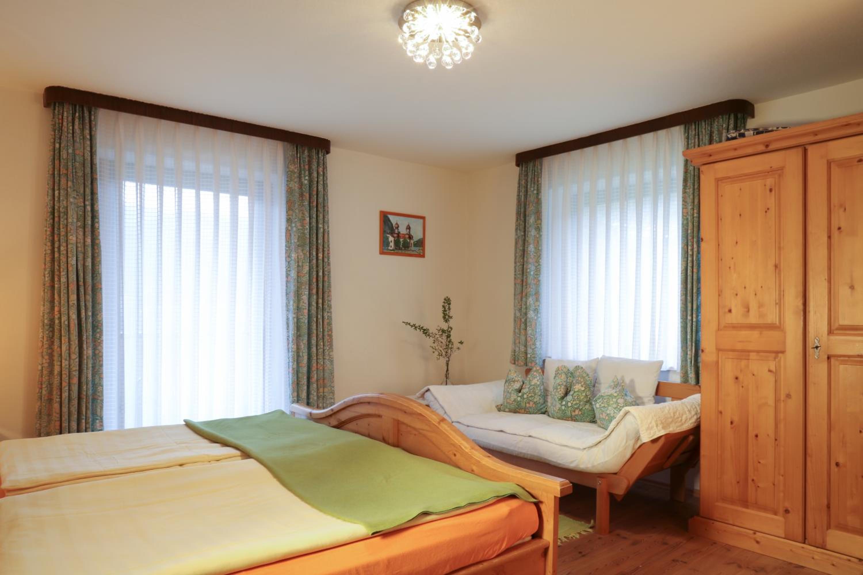 Double Room with sleeping couch and balcony photo 2