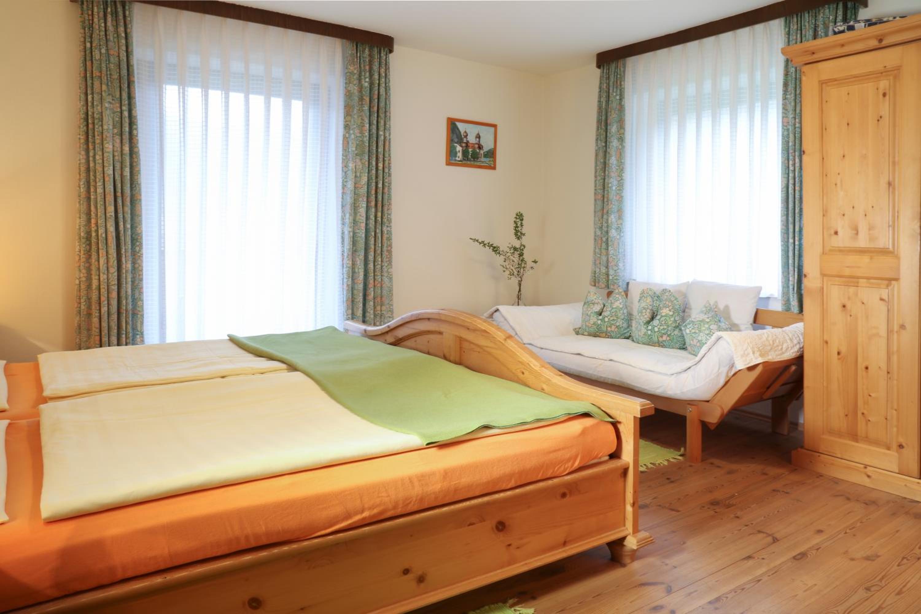 Double Room with sleeping couch and balcony photo 1