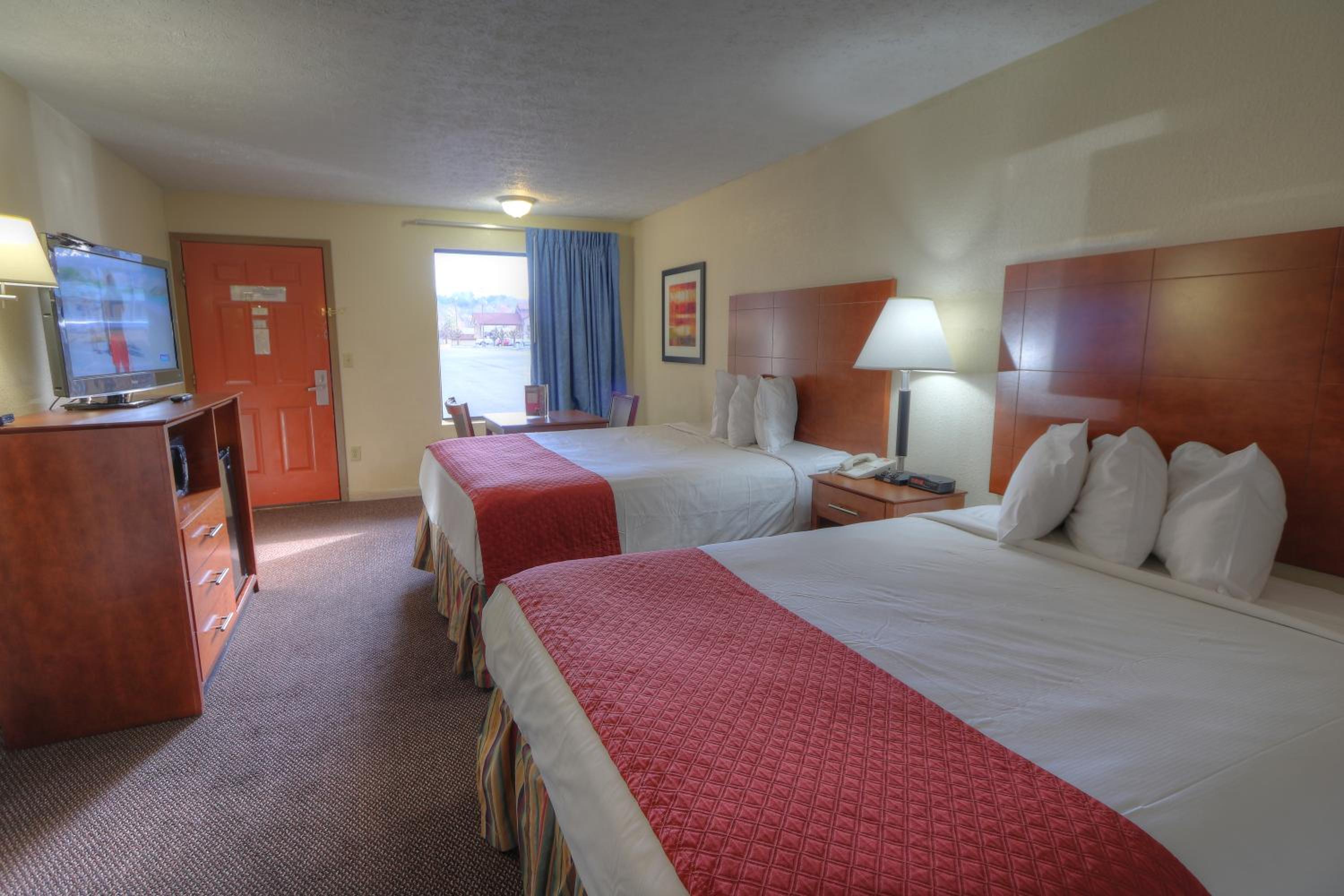 Queen Room with Two Queen Beds, Mobility Access and Bathtub with Grab Bars, Non-Smoking - Photo 2