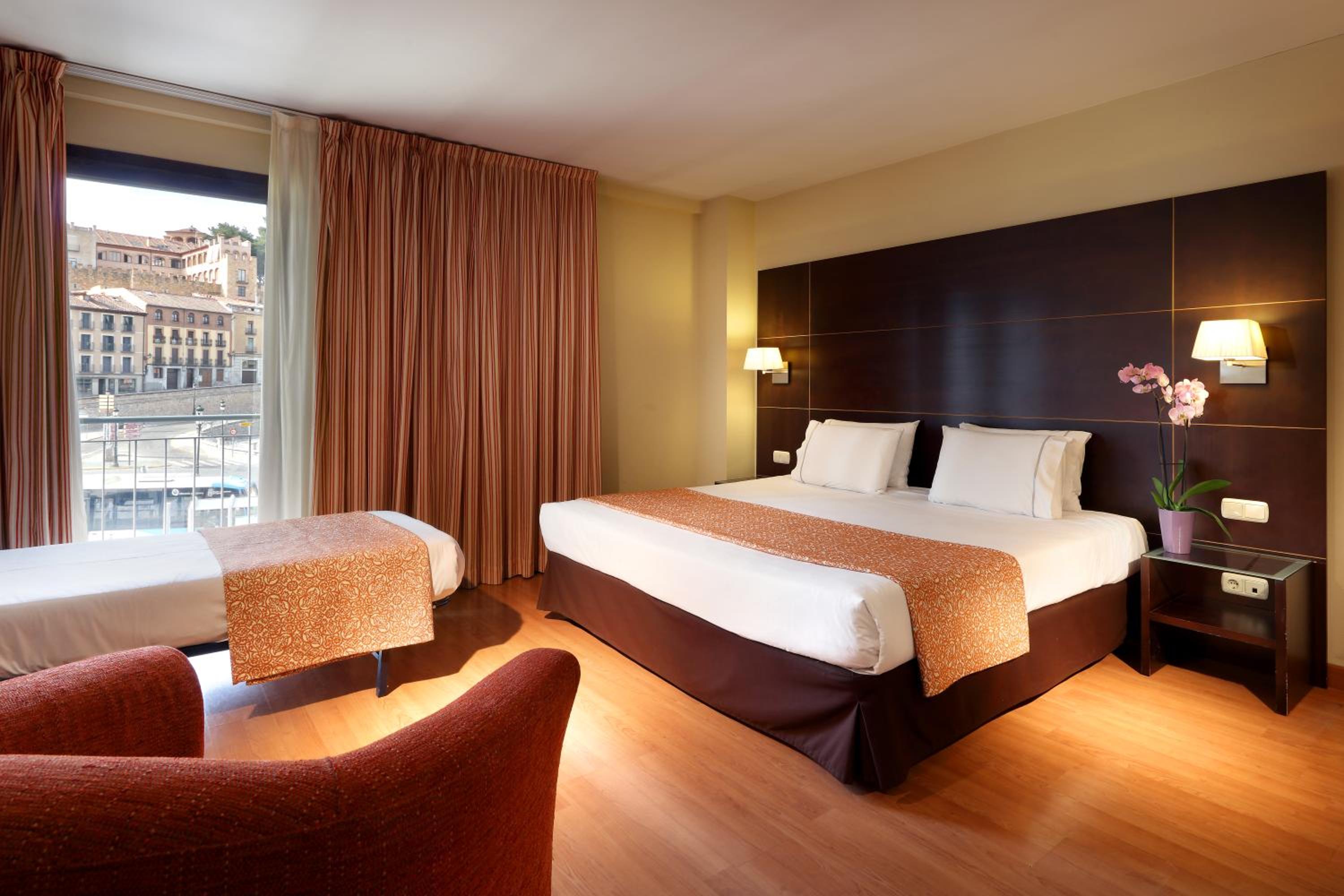 Double Room with Extra Bed - Photo 1