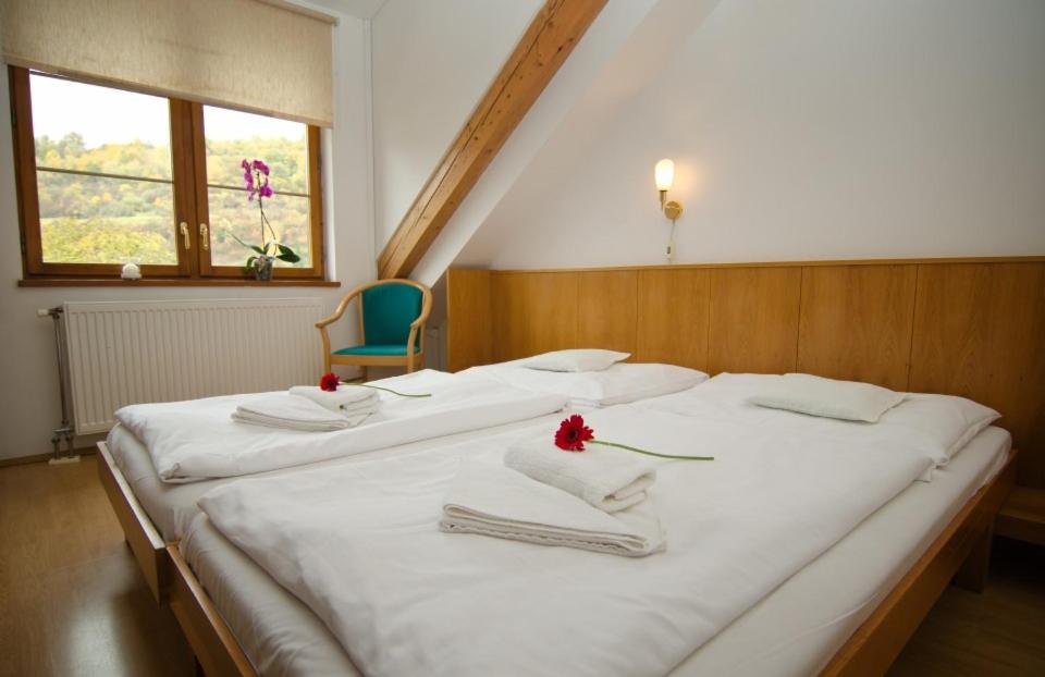 Twin Room with Garden View - Photo 2