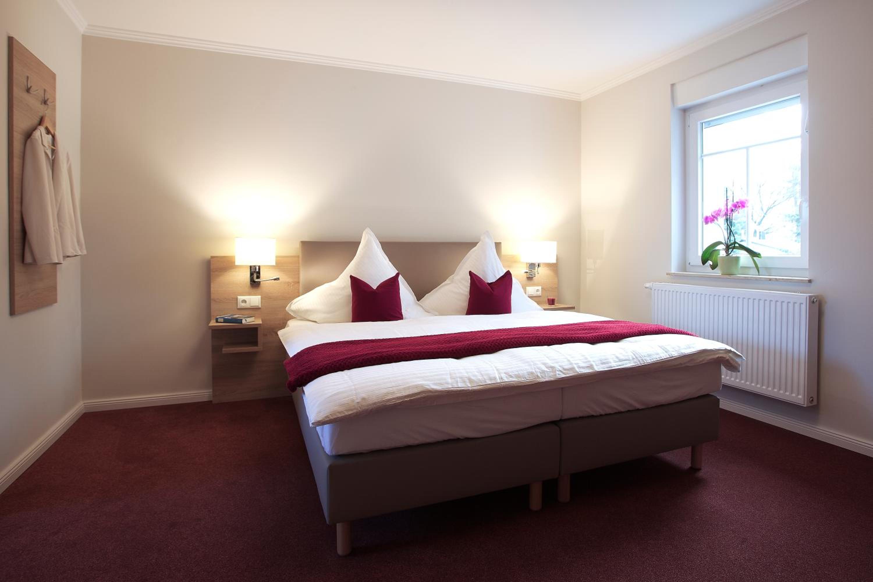 Double Room with Private Bathroom - Photo 8