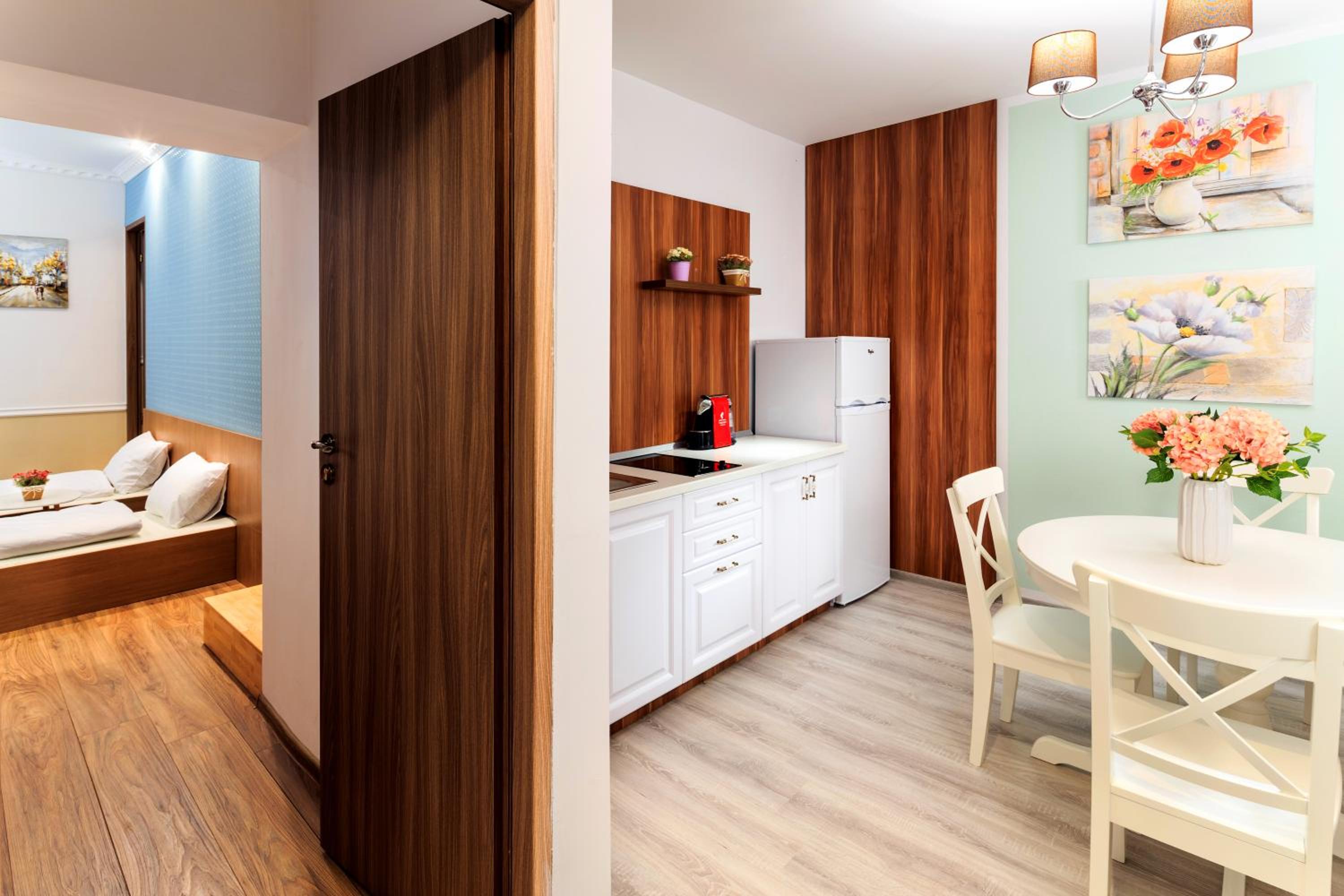 One-Bedroom Suite - Photo 10