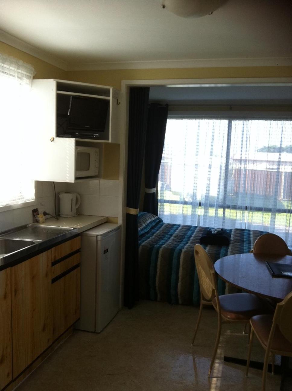 Family Room with Bathroom photo 2