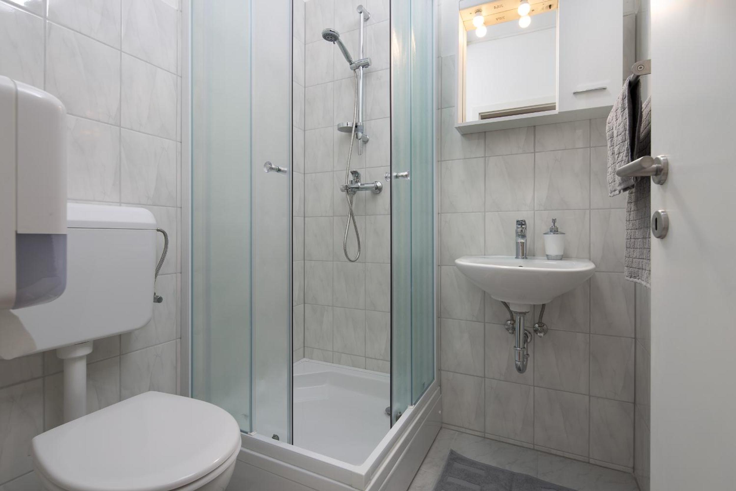 Deluxe Double Room with Extra Bed - Photo 3
