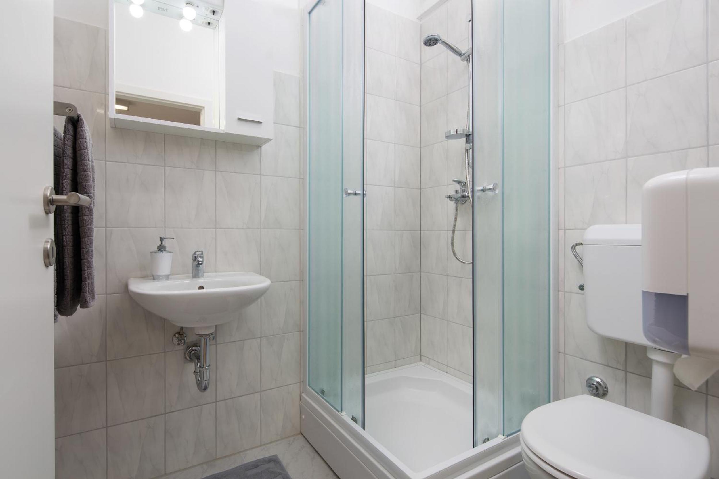 Deluxe Double Room with Extra Bed - Photo 11
