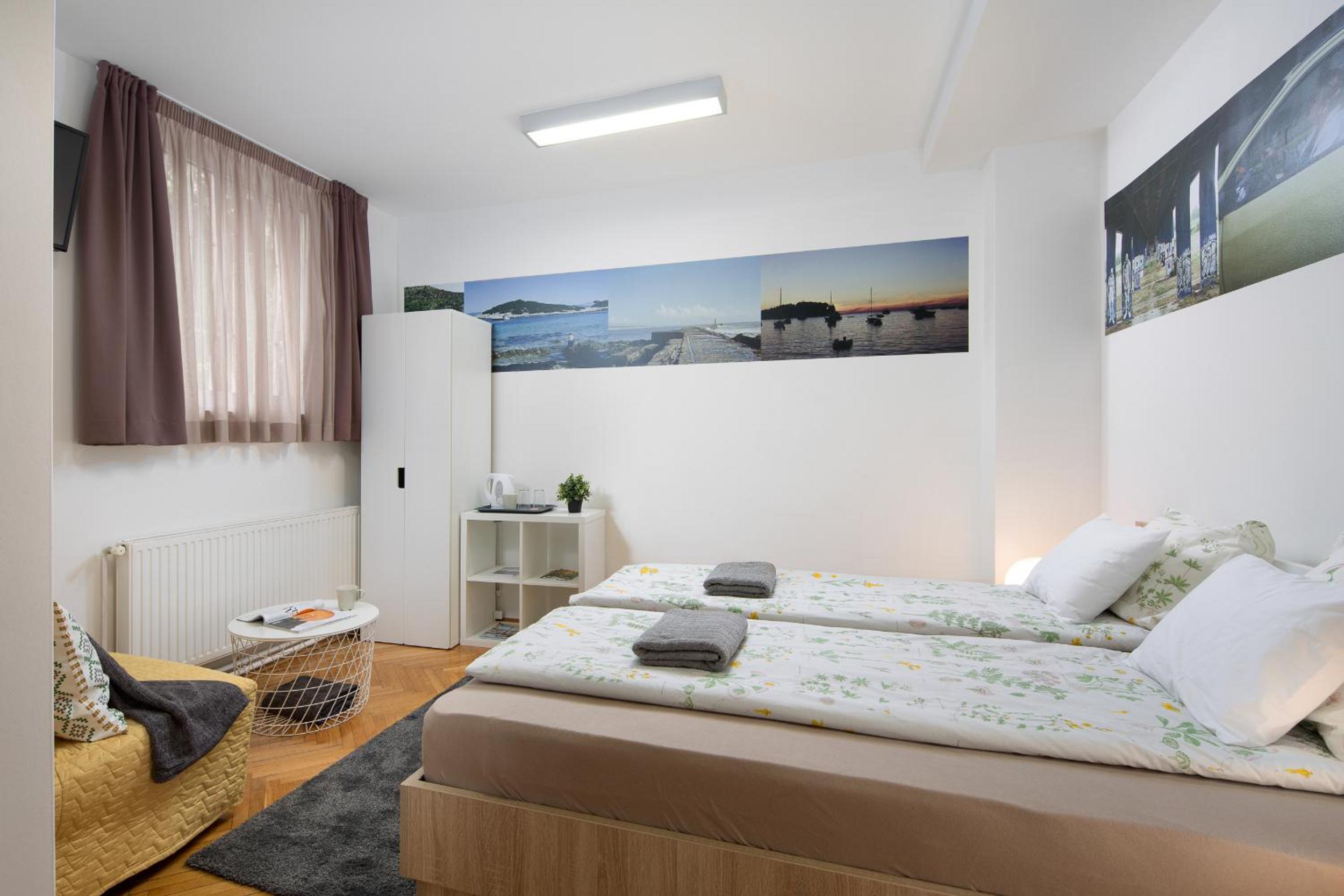 Deluxe Double Room with Extra Bed - Photo 5