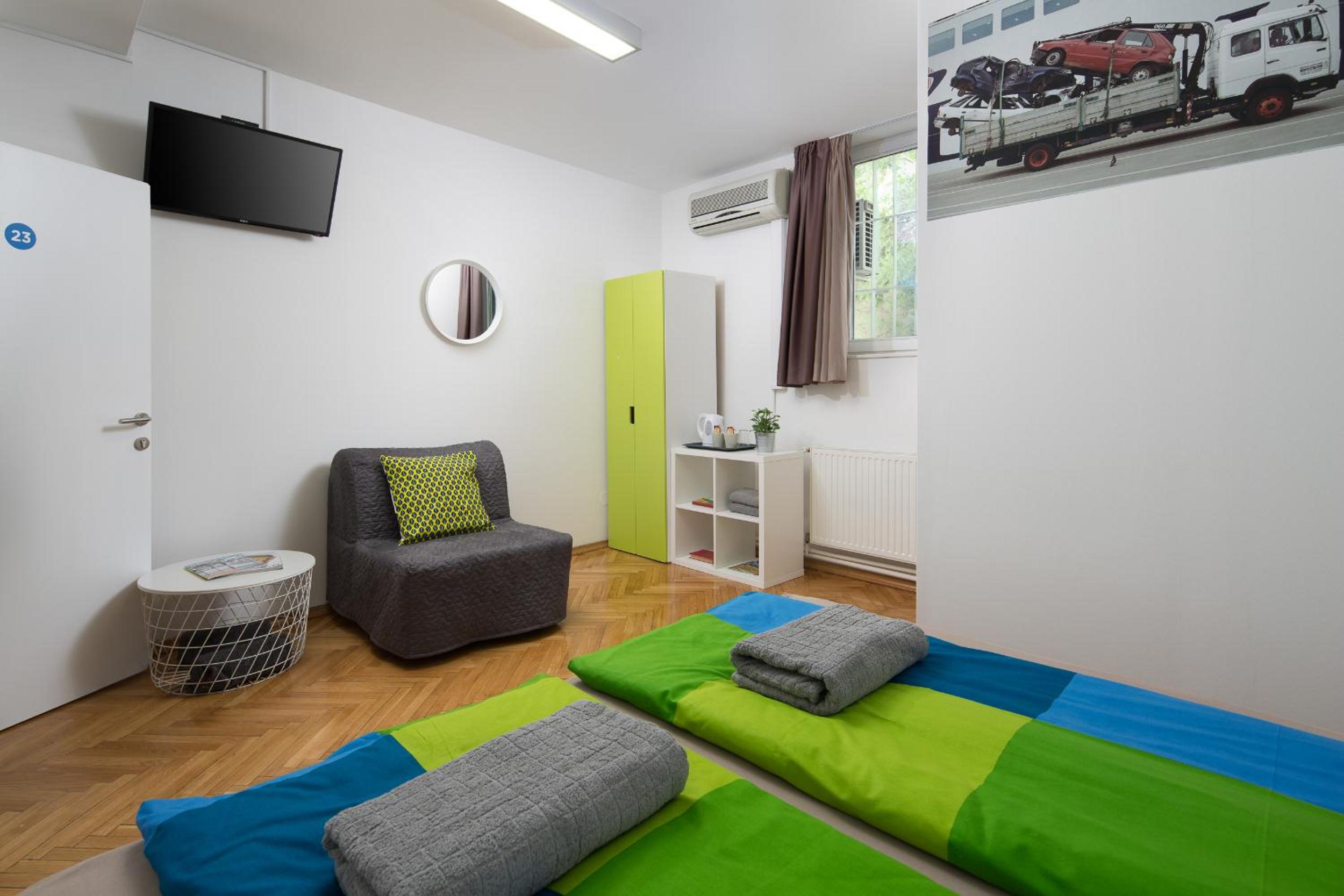 Deluxe Double Room with Extra Bed - Photo 9