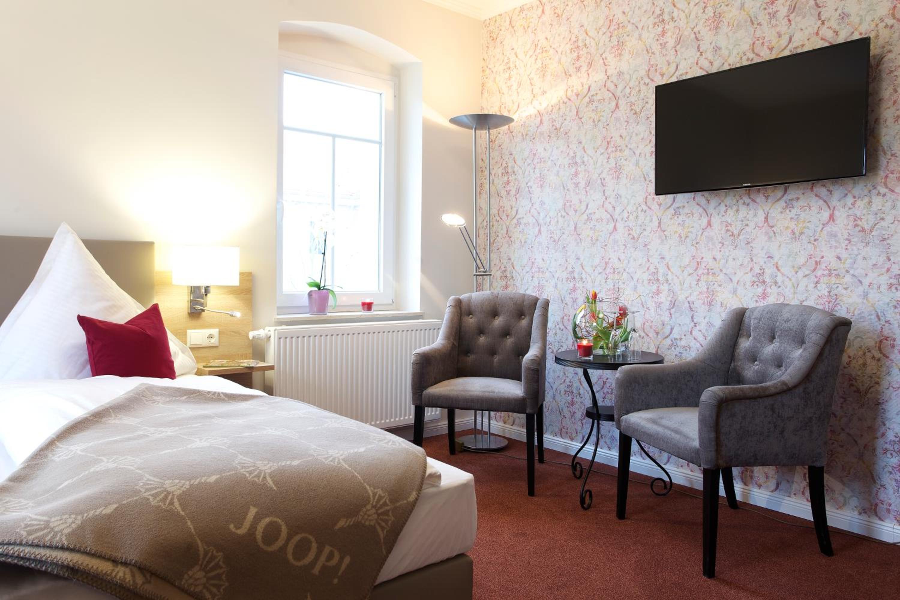 Double Room with Private Bathroom - Photo 2