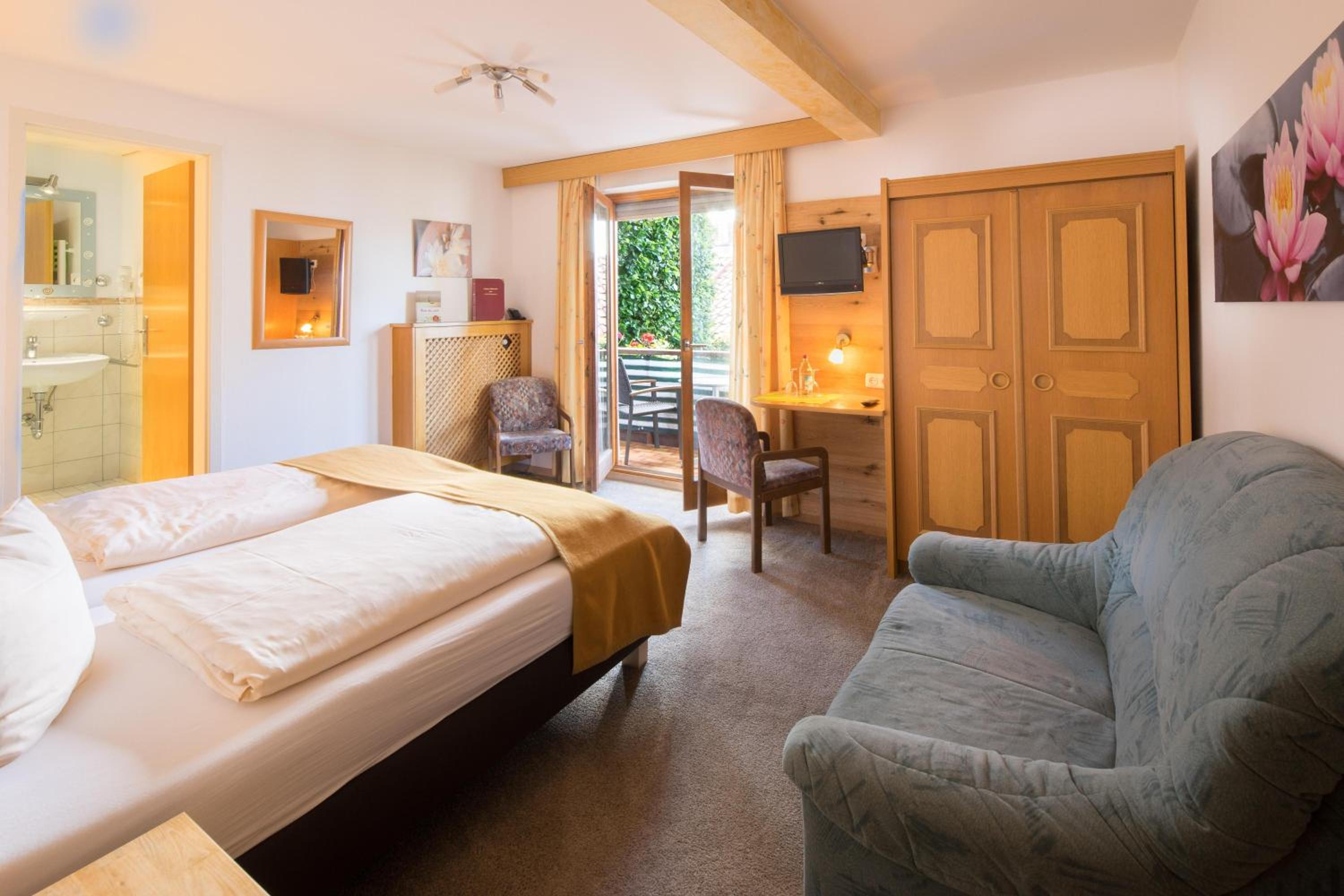 Double Room - Photo 6