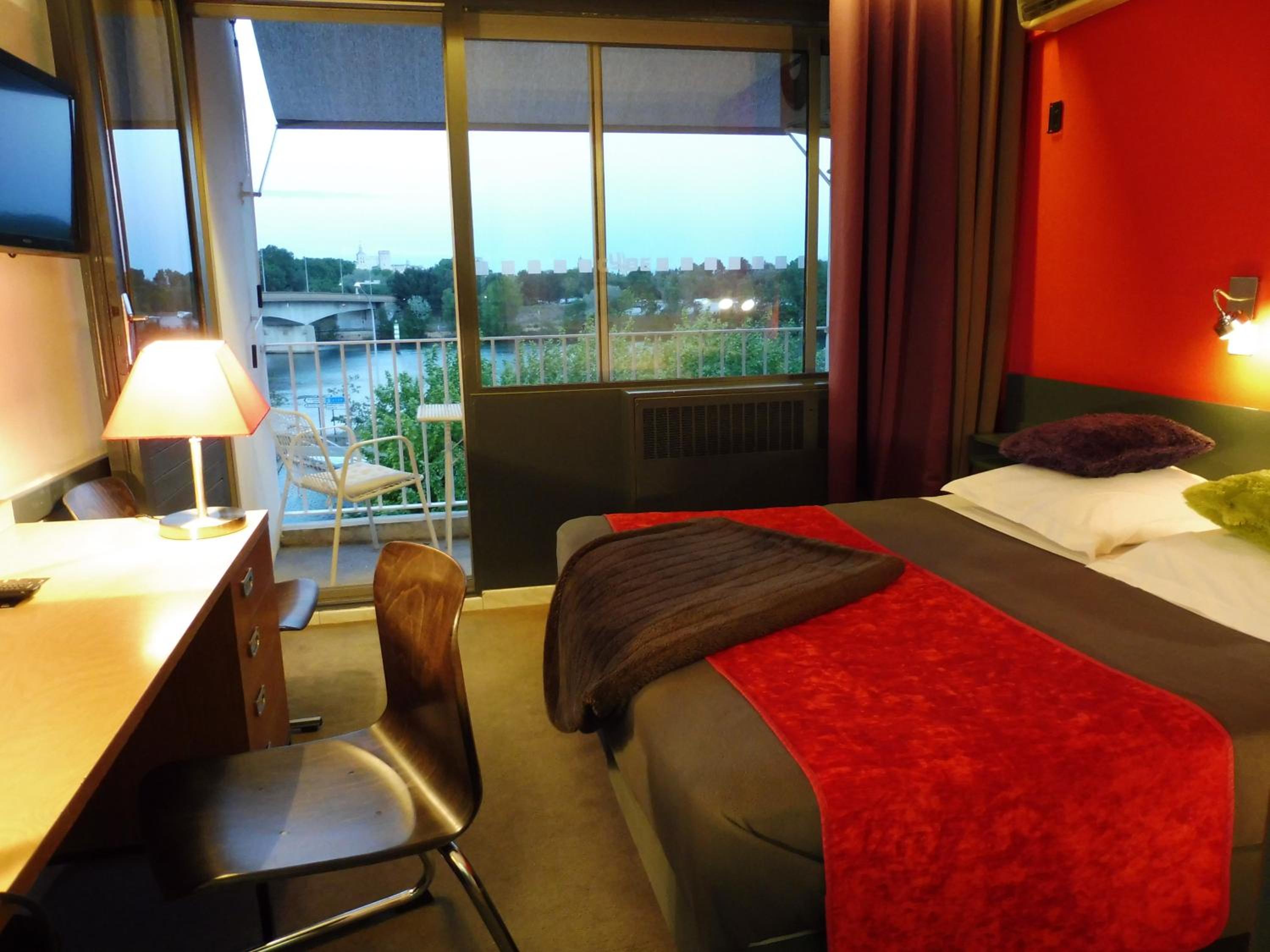 Superior Double Room Rhône Side thumbnail 6