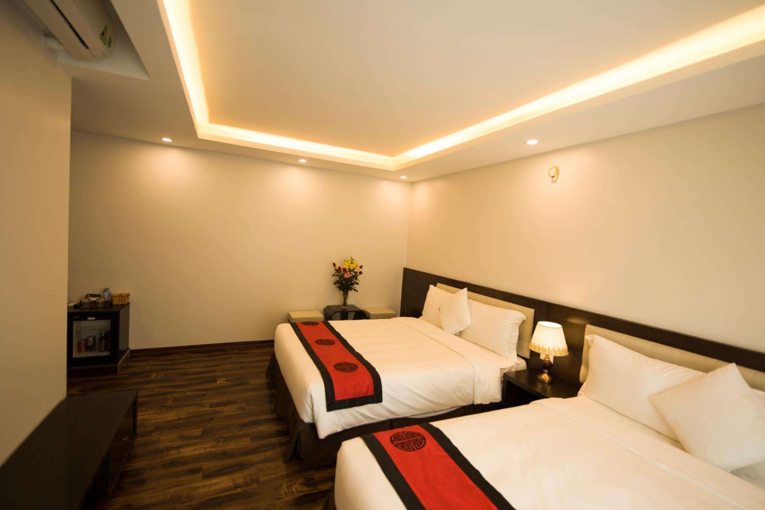 Deluxe Queen Room with Two Queen Beds photo 3