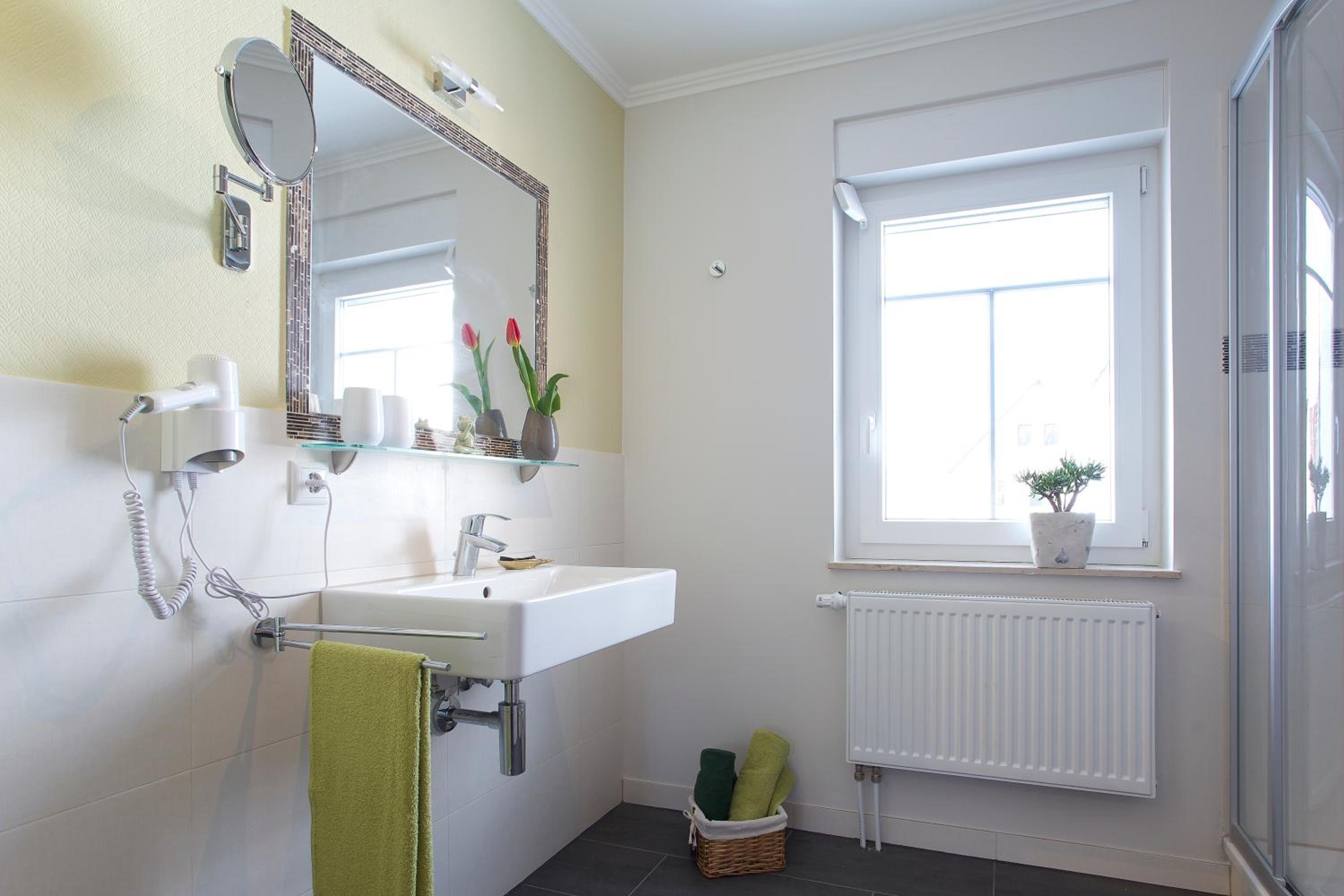 Double Room with Private Bathroom - Photo 6