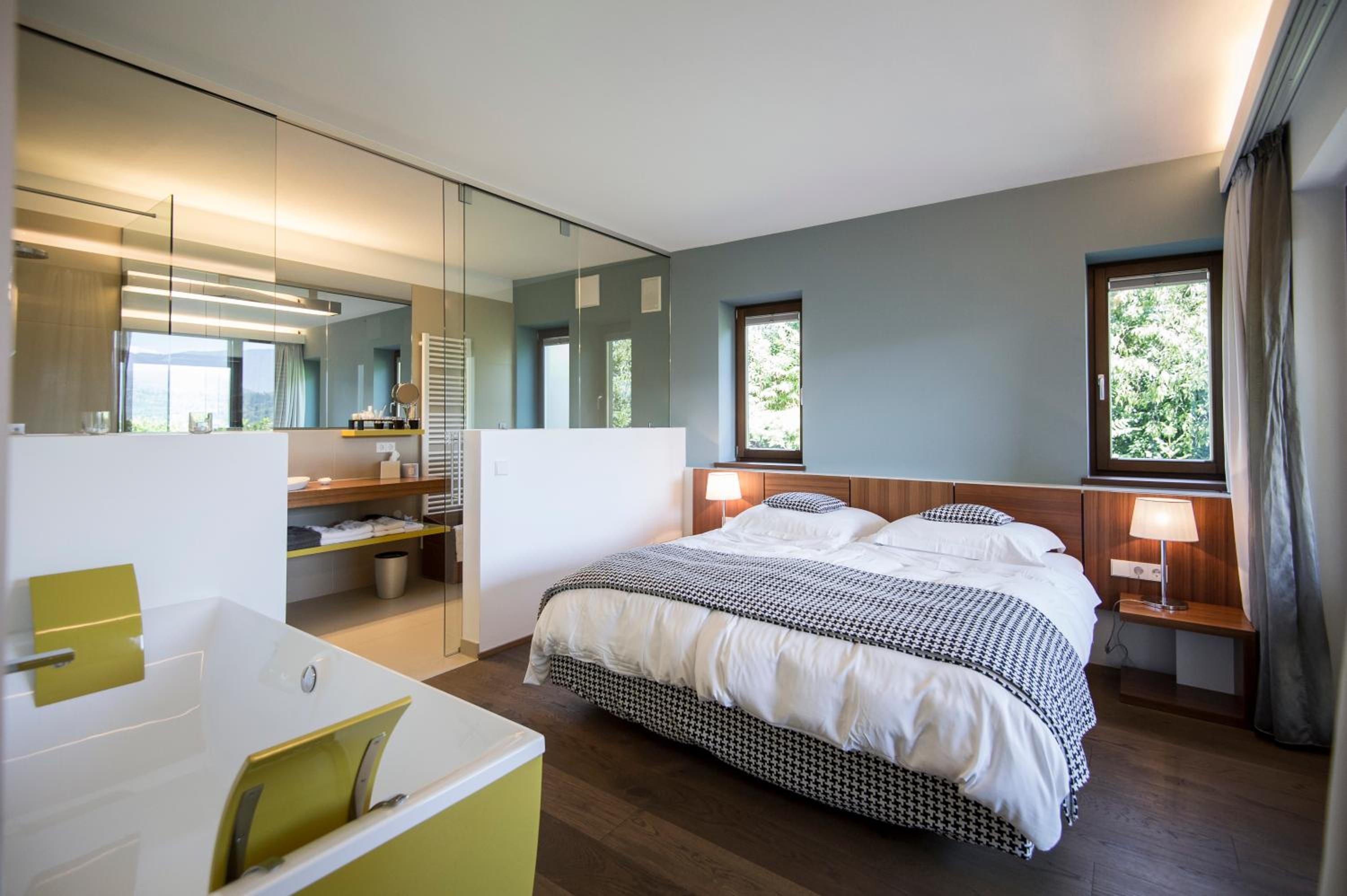 Suite with Lake View photo 1