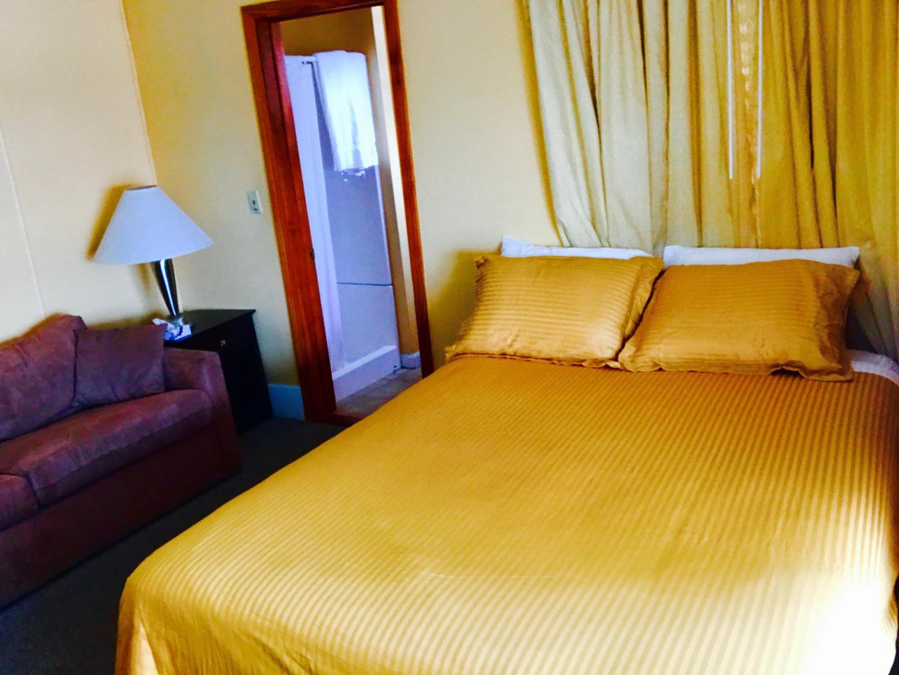 Queen Room with Balcony - Oceanfront photo 2