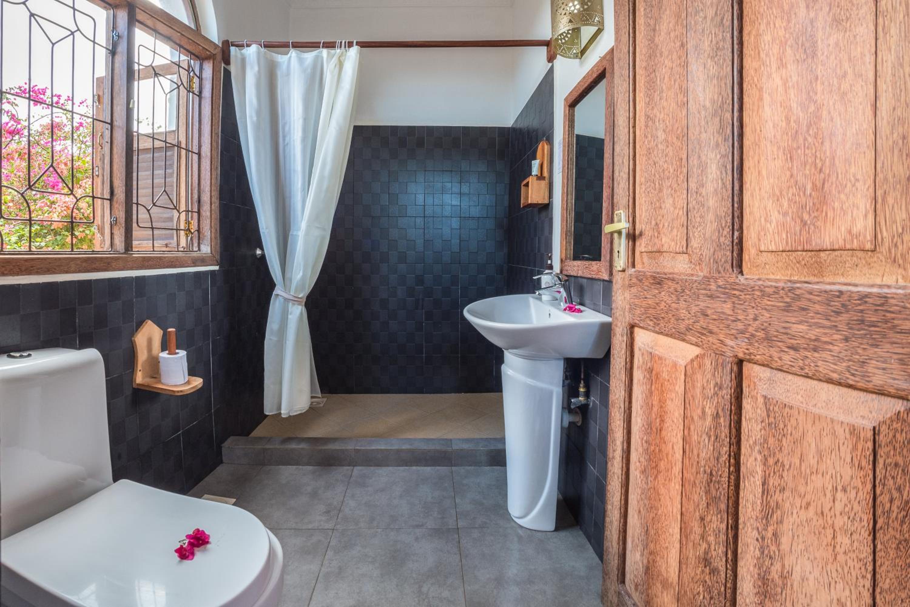 Honeymoon Suite photo 3