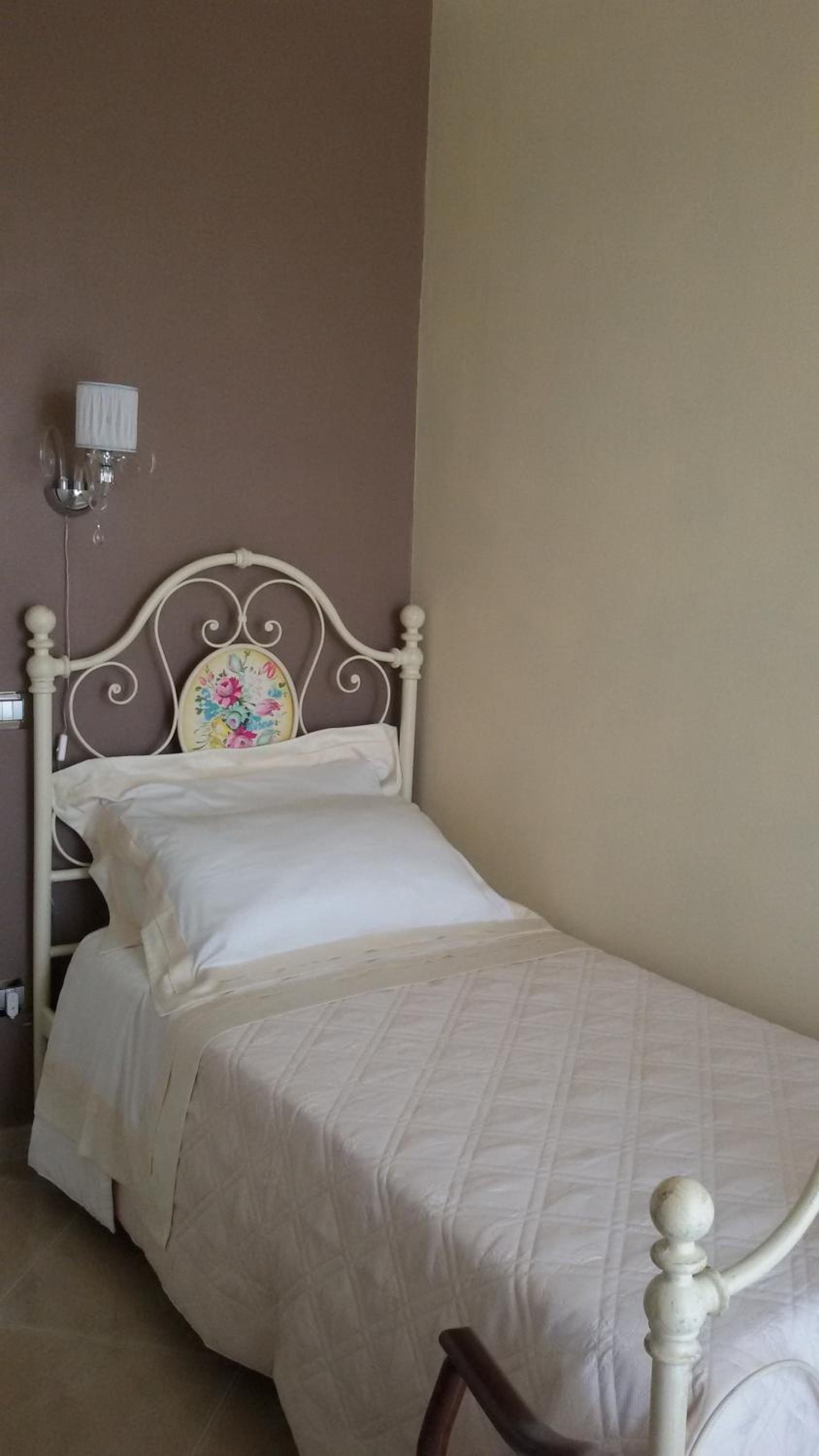 Deluxe Single Room with Balcony photo 3