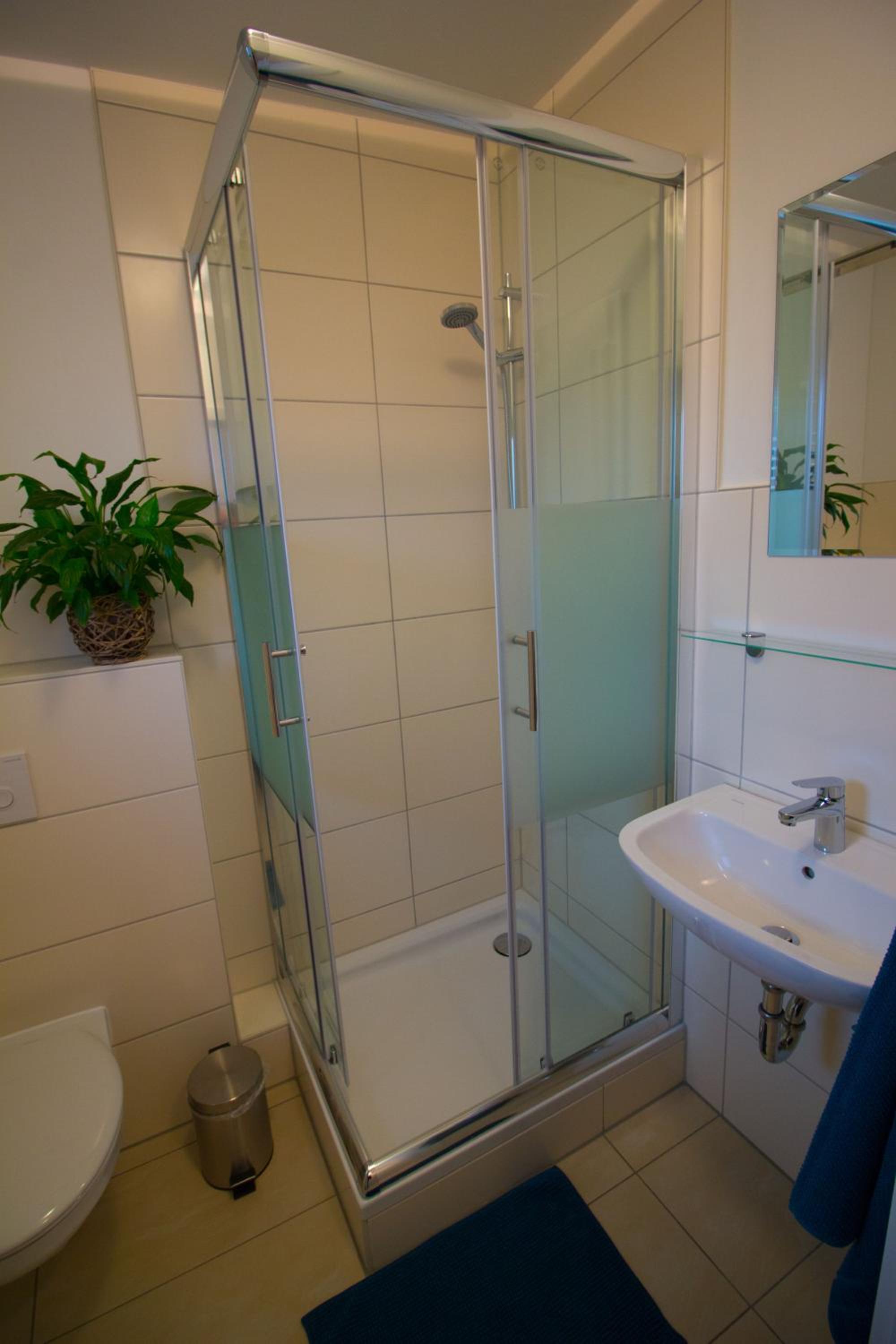 Twin Room with Private Bathroom - Photo 20