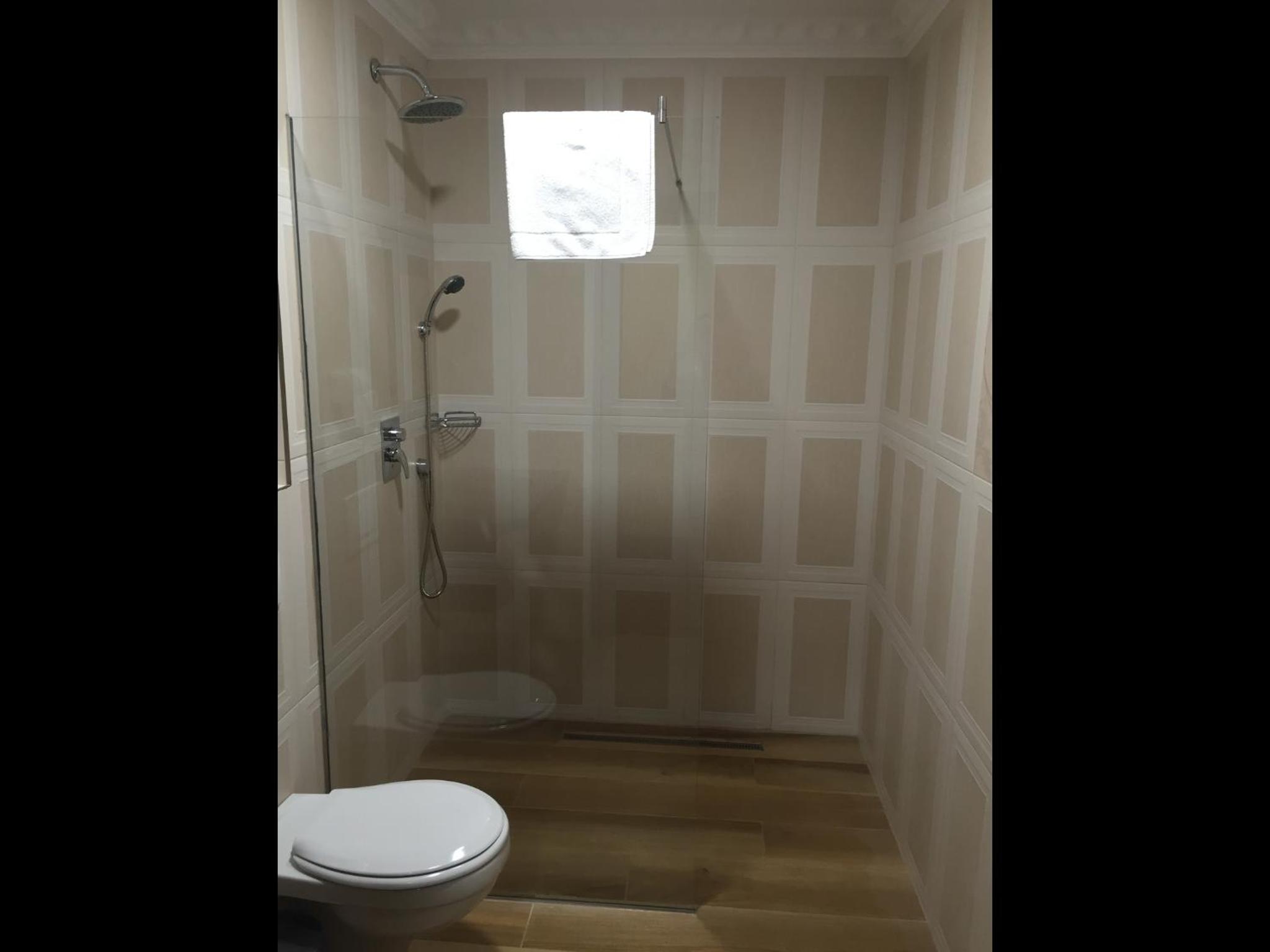 Twin Room - Photo 8