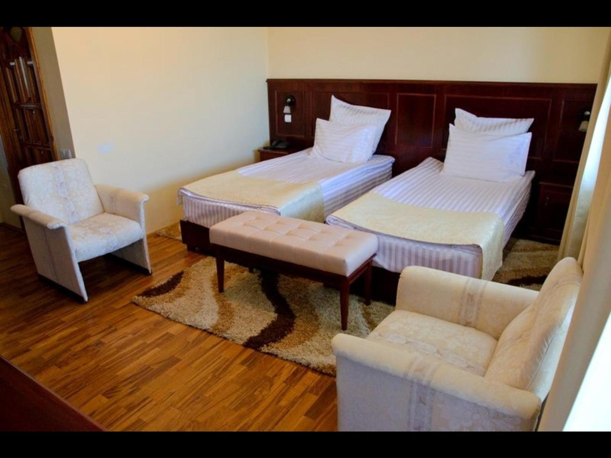 Twin Room - Photo 5