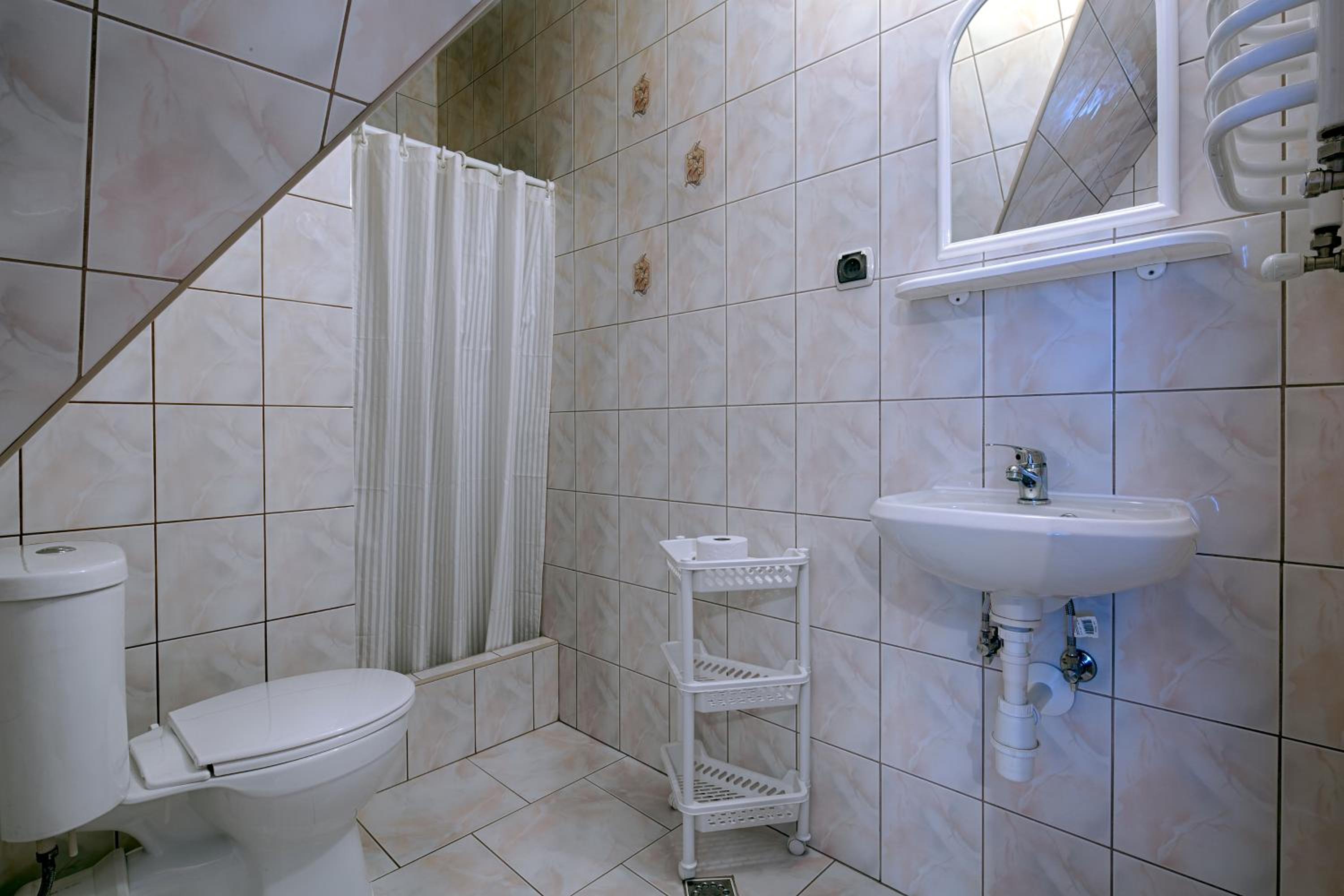 Double Room with Balcony - Photo 3