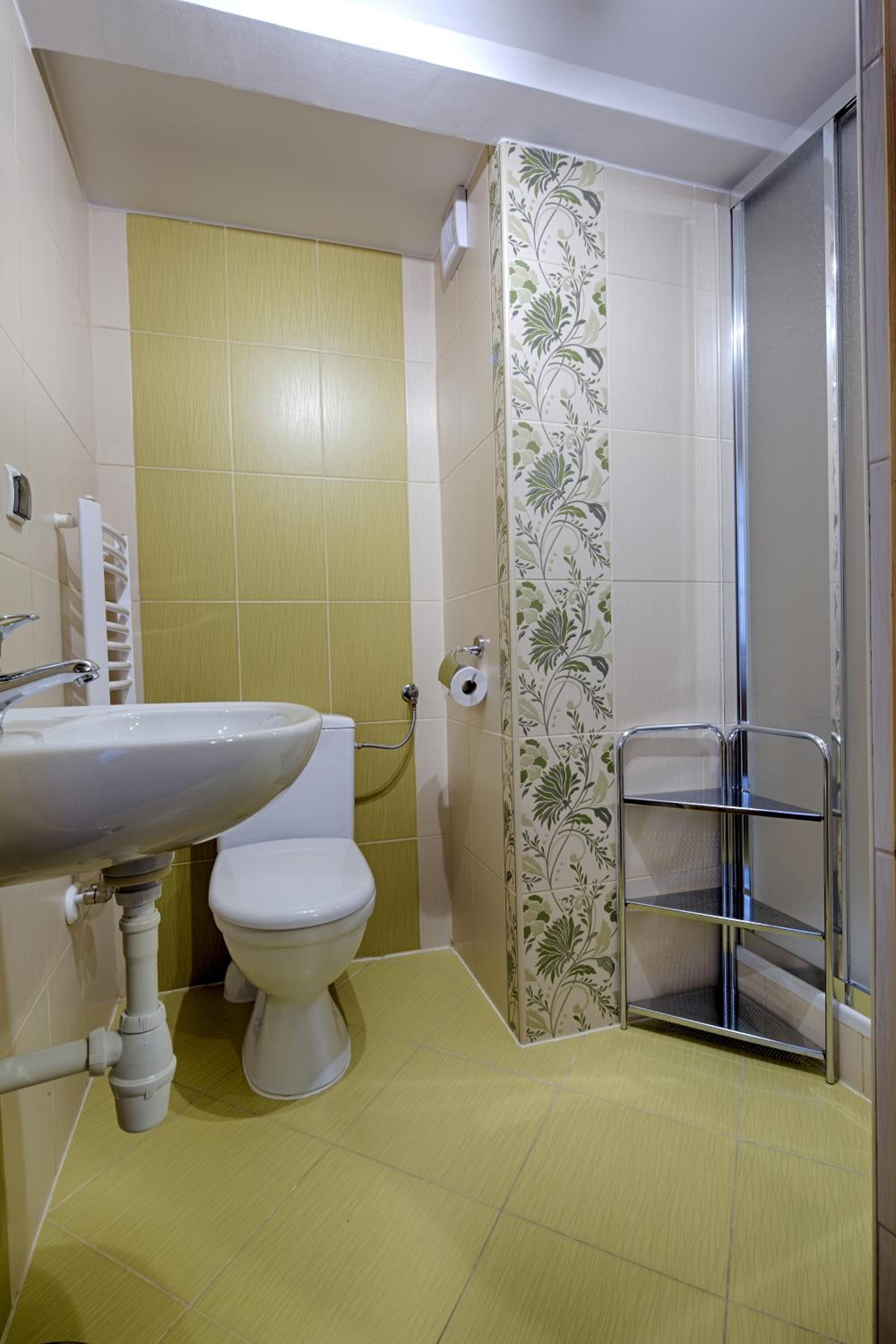 Triple Room with Balcony - Photo 10