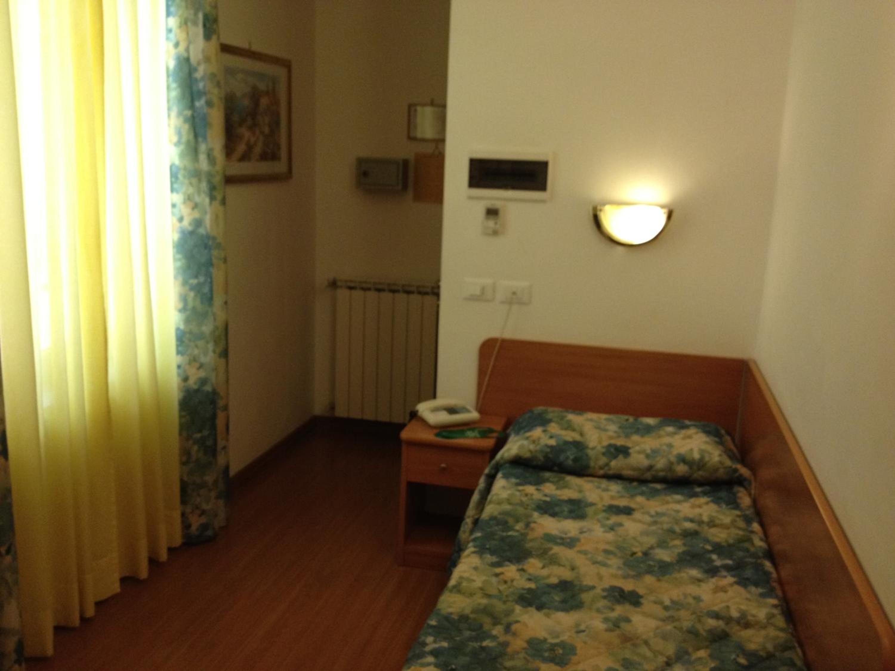 Single Room photo 2