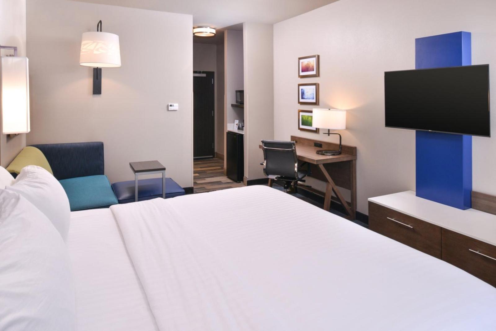 Standard King Room - Communications Accessible photo 1