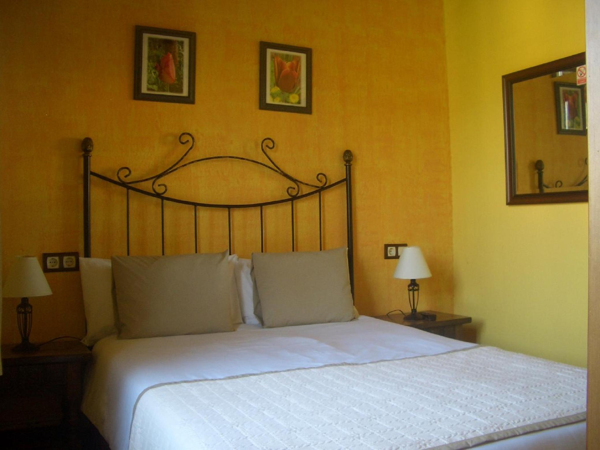 Double Room with Private Bathroom photo 2