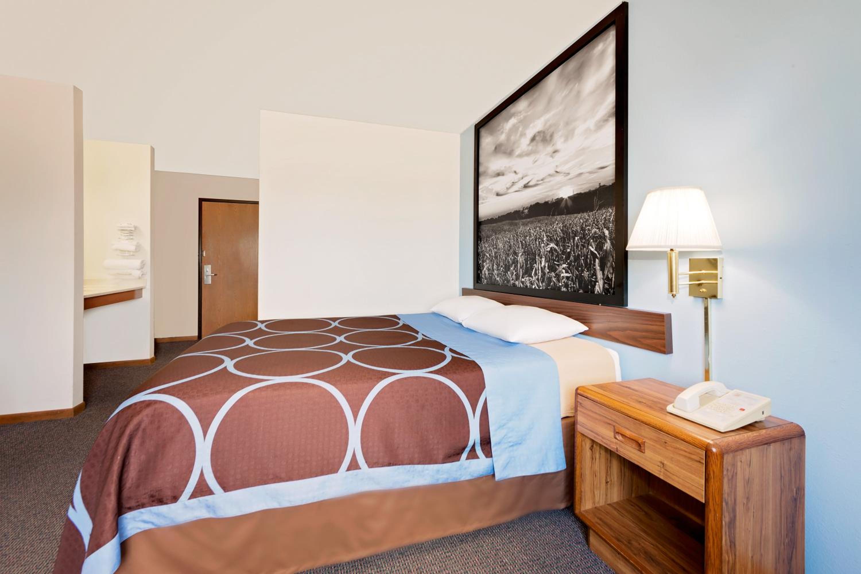 Queen Room - Mobility Access/Non-Smoking - Photo 9