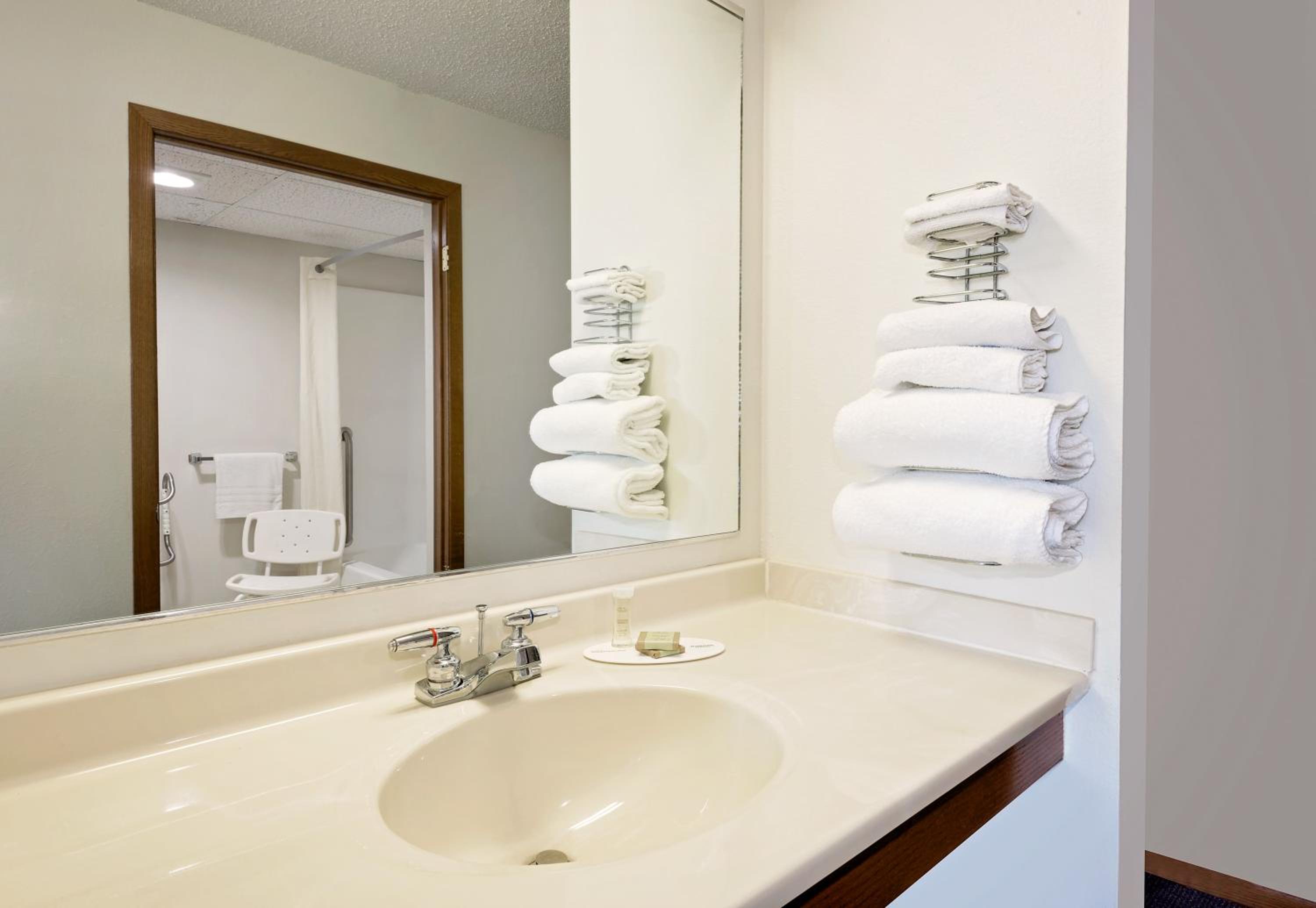 Queen Room - Mobility Access/Non-Smoking - Photo 10