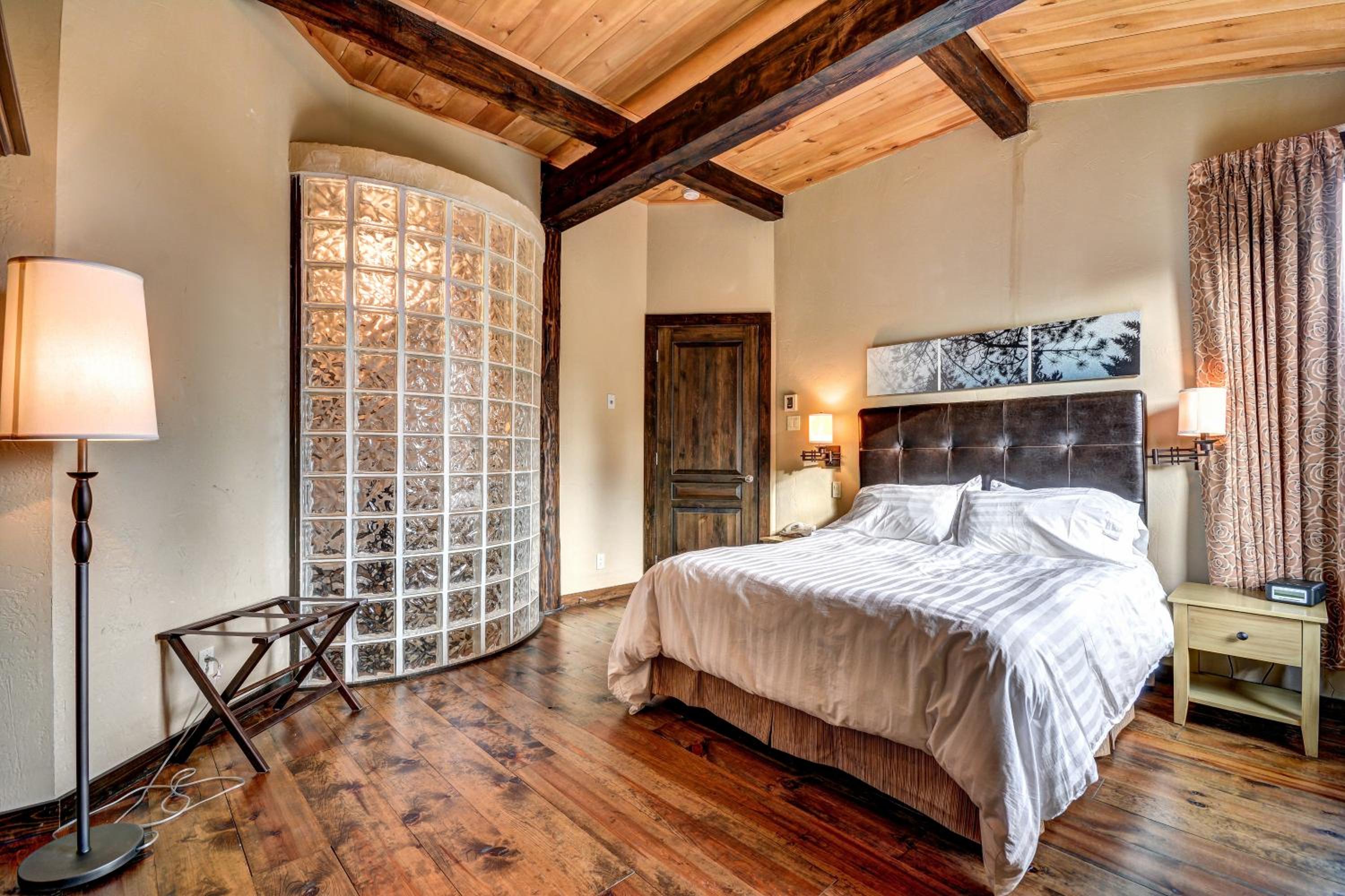 Royal Suite- Lake view with balcony  photo 2