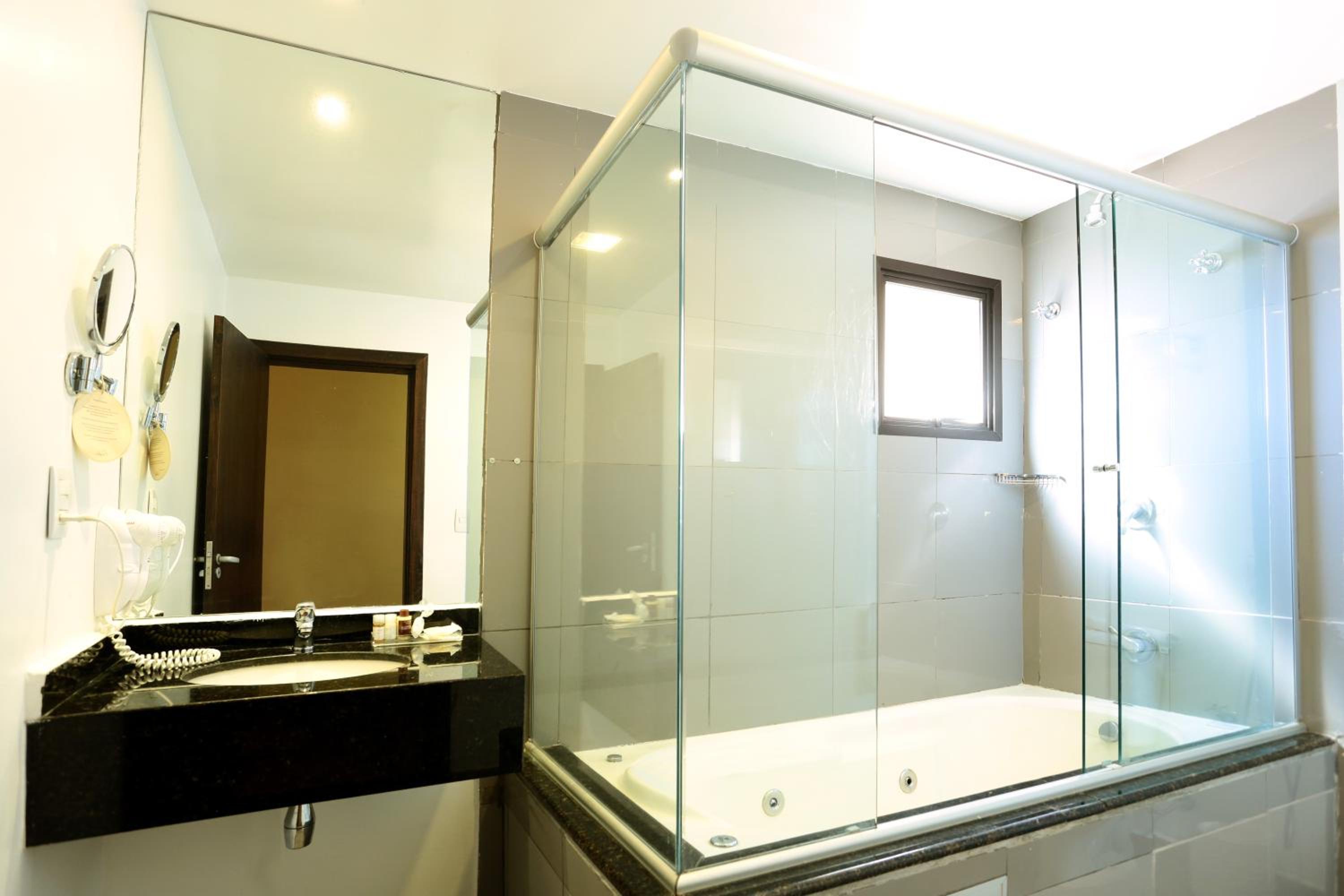 Suite - Photo 2